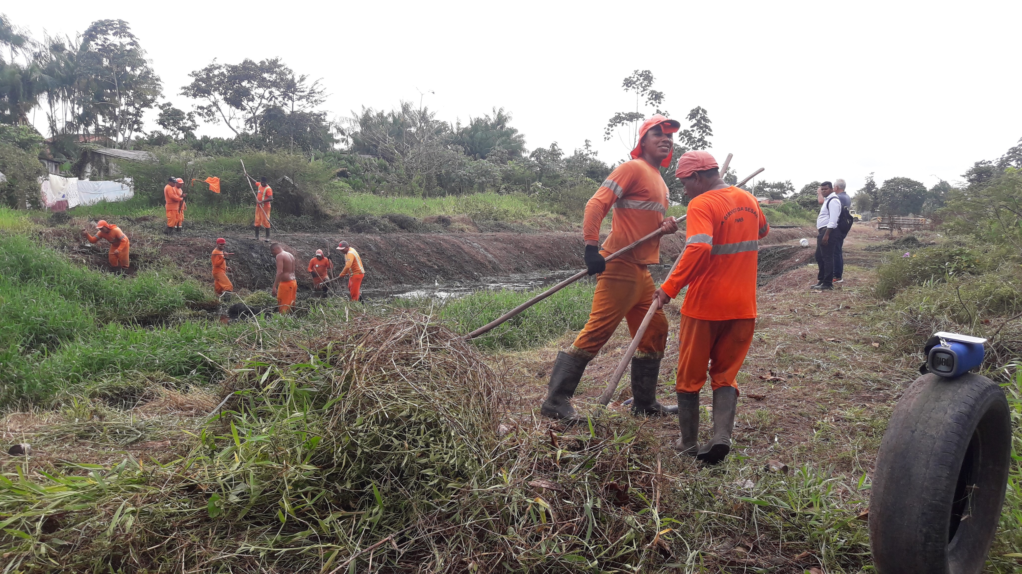 Canais de Icoaraci recebem ações de limpeza para combater alagamentos