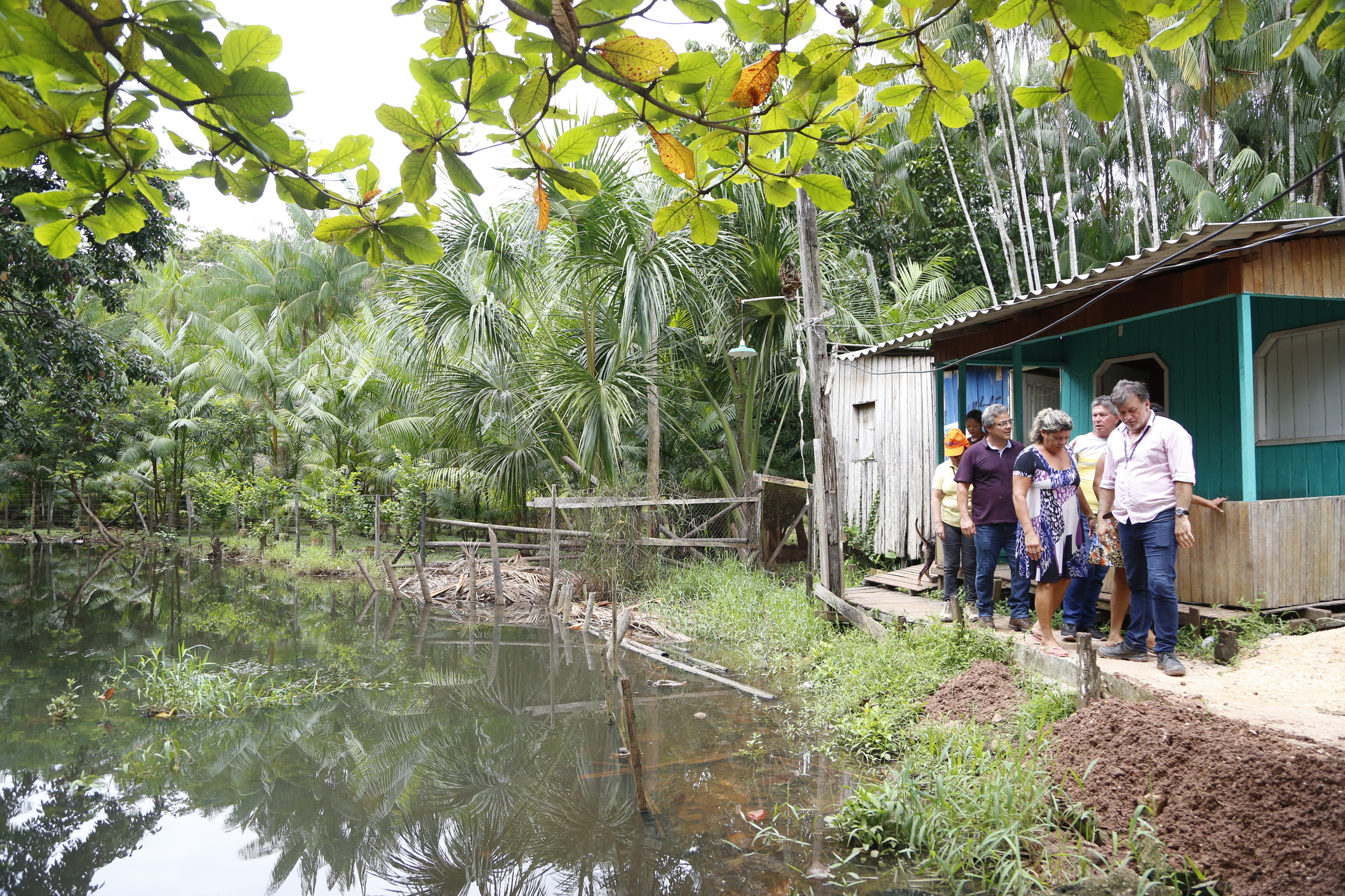 Ruas do bairro Parque Guajará recebem obras de drenagem e pavimentação