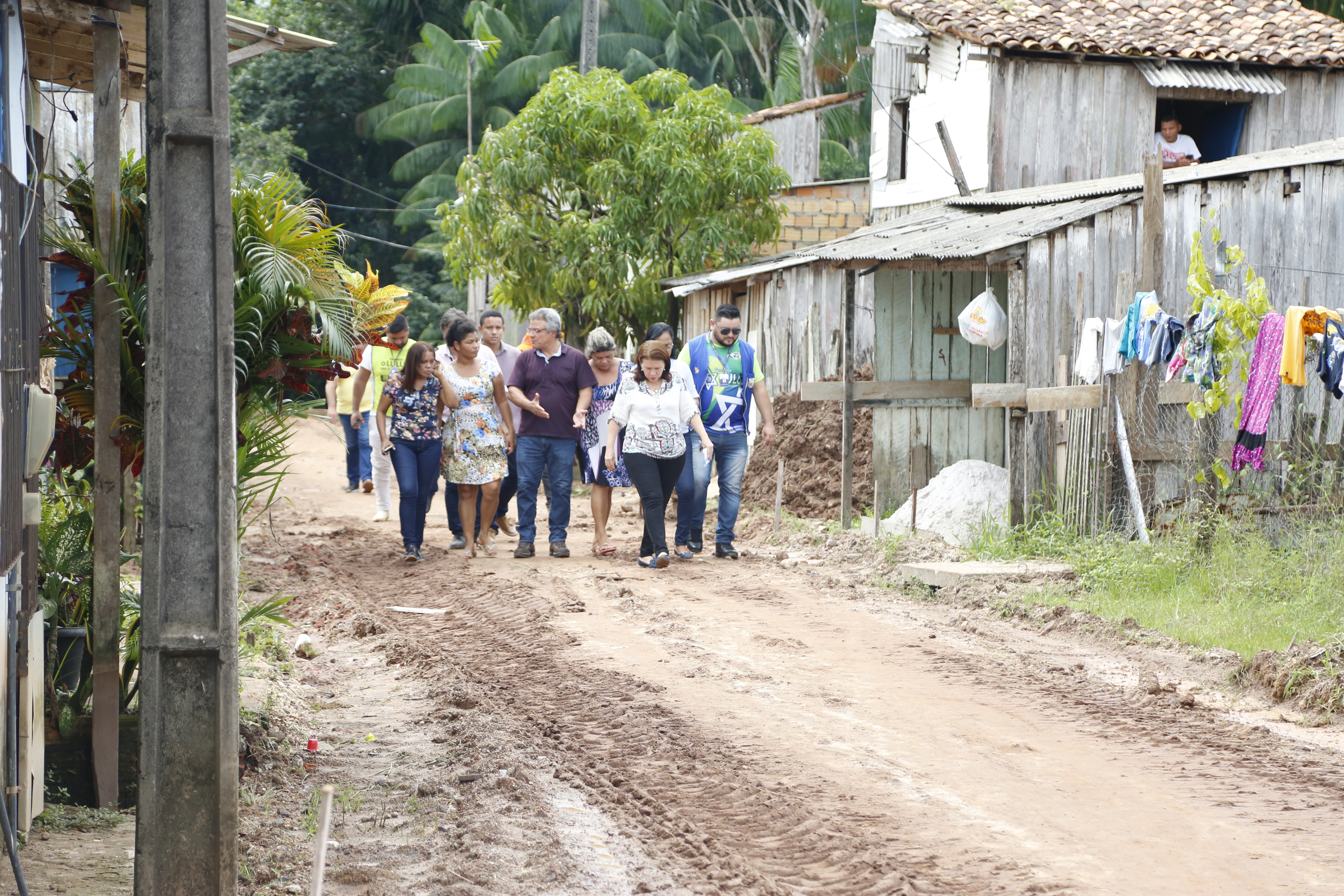 Ruas do bairro Parque Guajará recebem obras de drenagem e pavimentação
