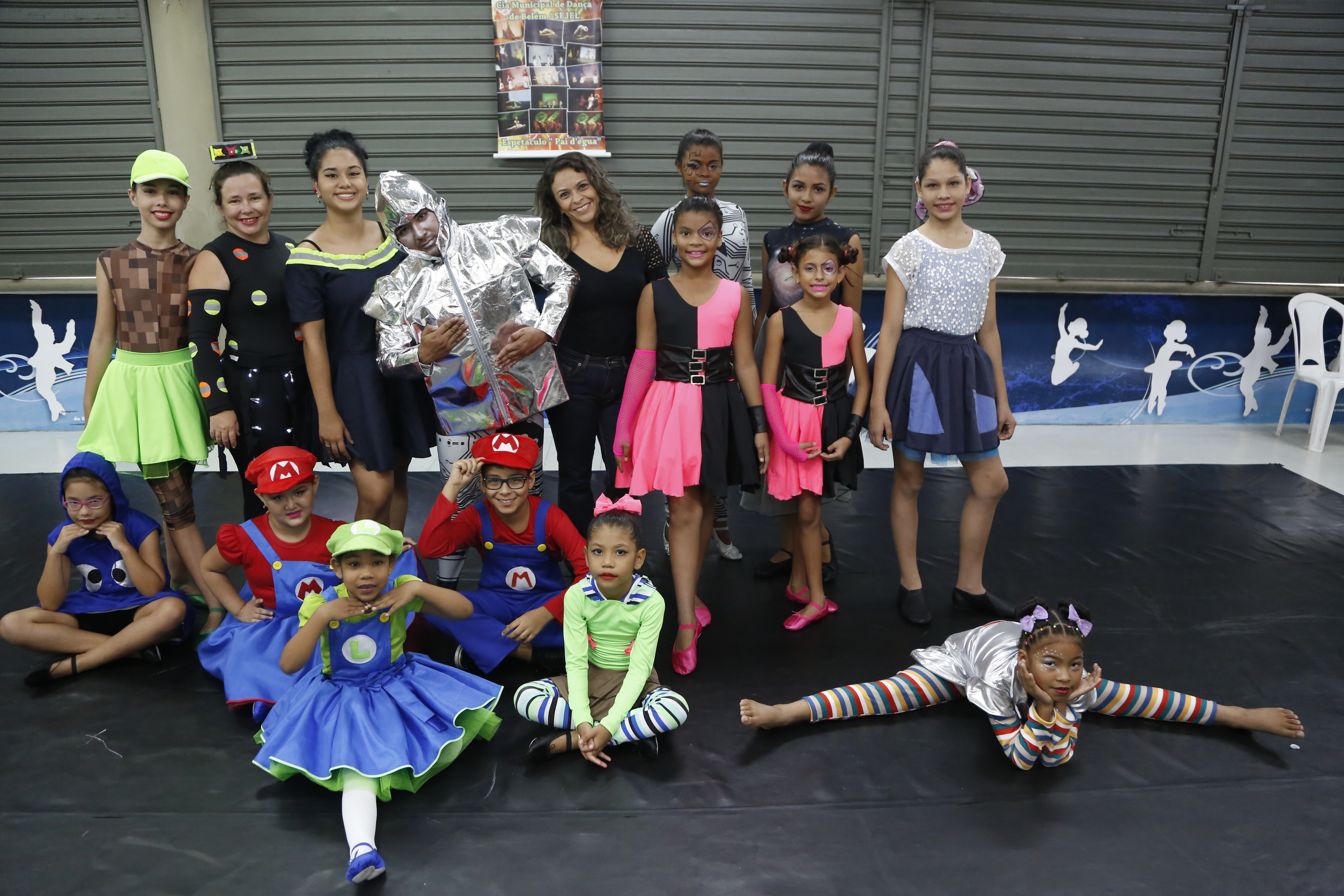 Alunos se preparam para apresentar espetáculo no Theatro da Paz