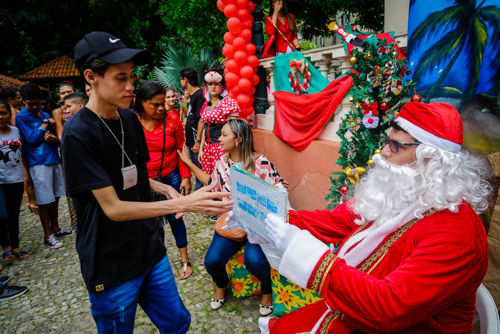 Auto de Natal do Crie reúne centenas de crianças no Horto Municipal