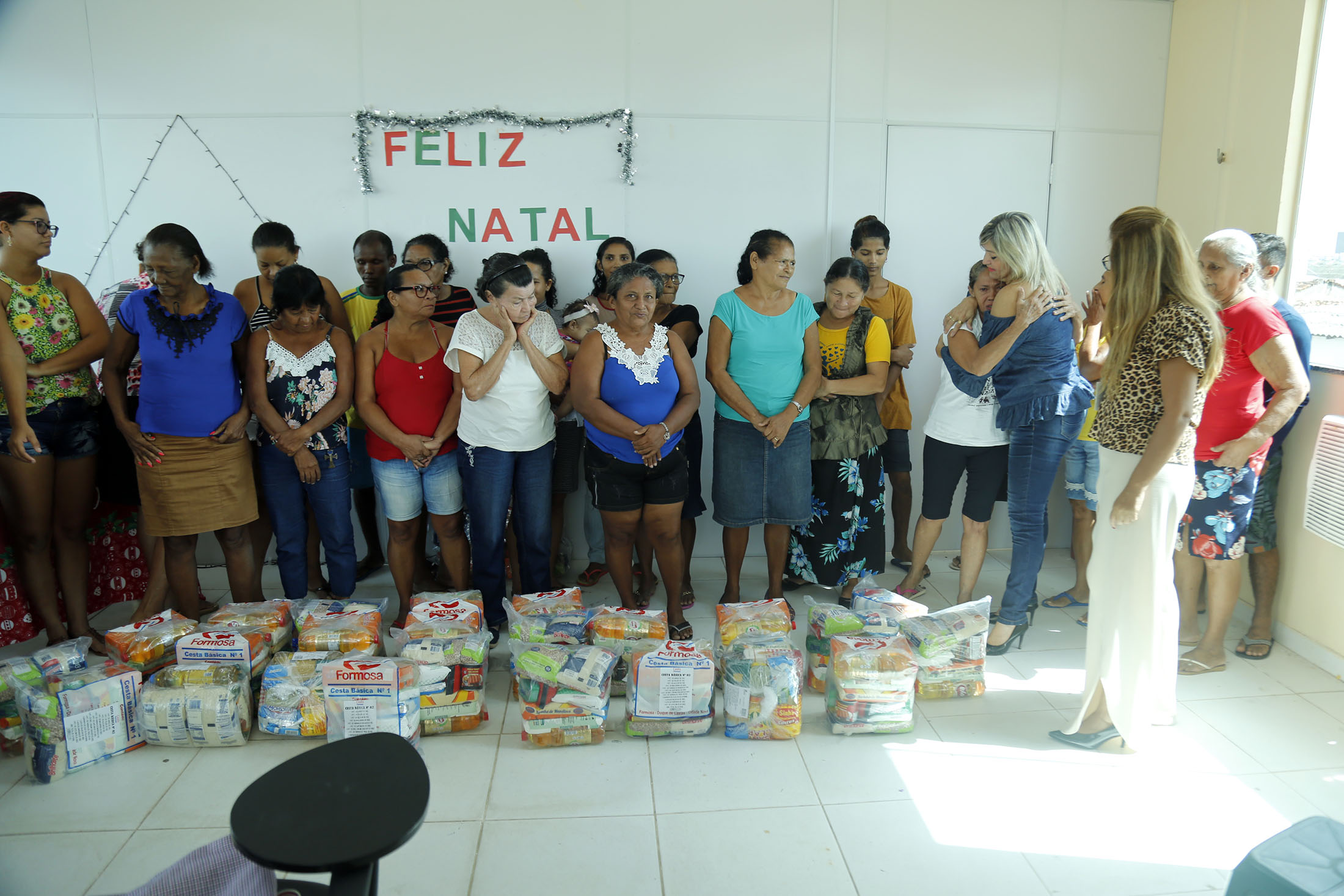Famílias atendidas pelo CRAS Barreiro recebem cestas básicas