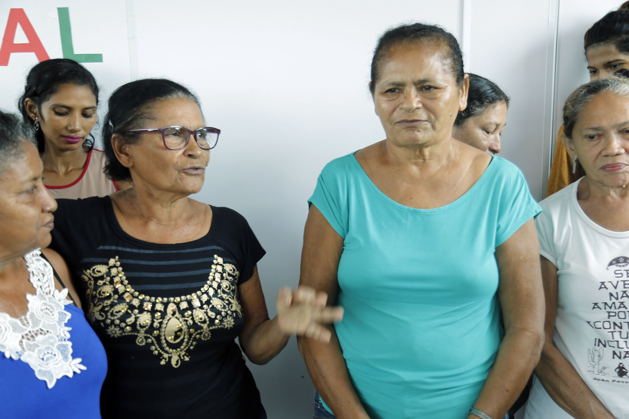 Famílias atendidas pelo CRAS Barreiro recebem cestas básicas