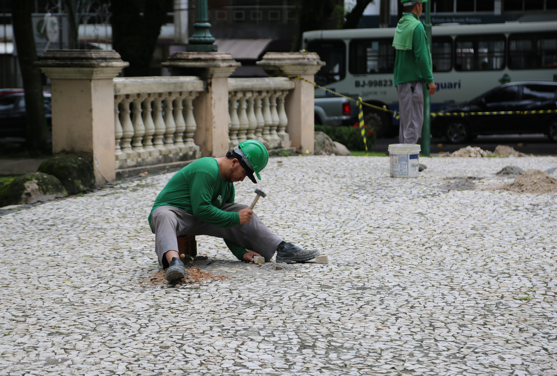 Calçadas da praça Batista Campos passam por nova manutenção