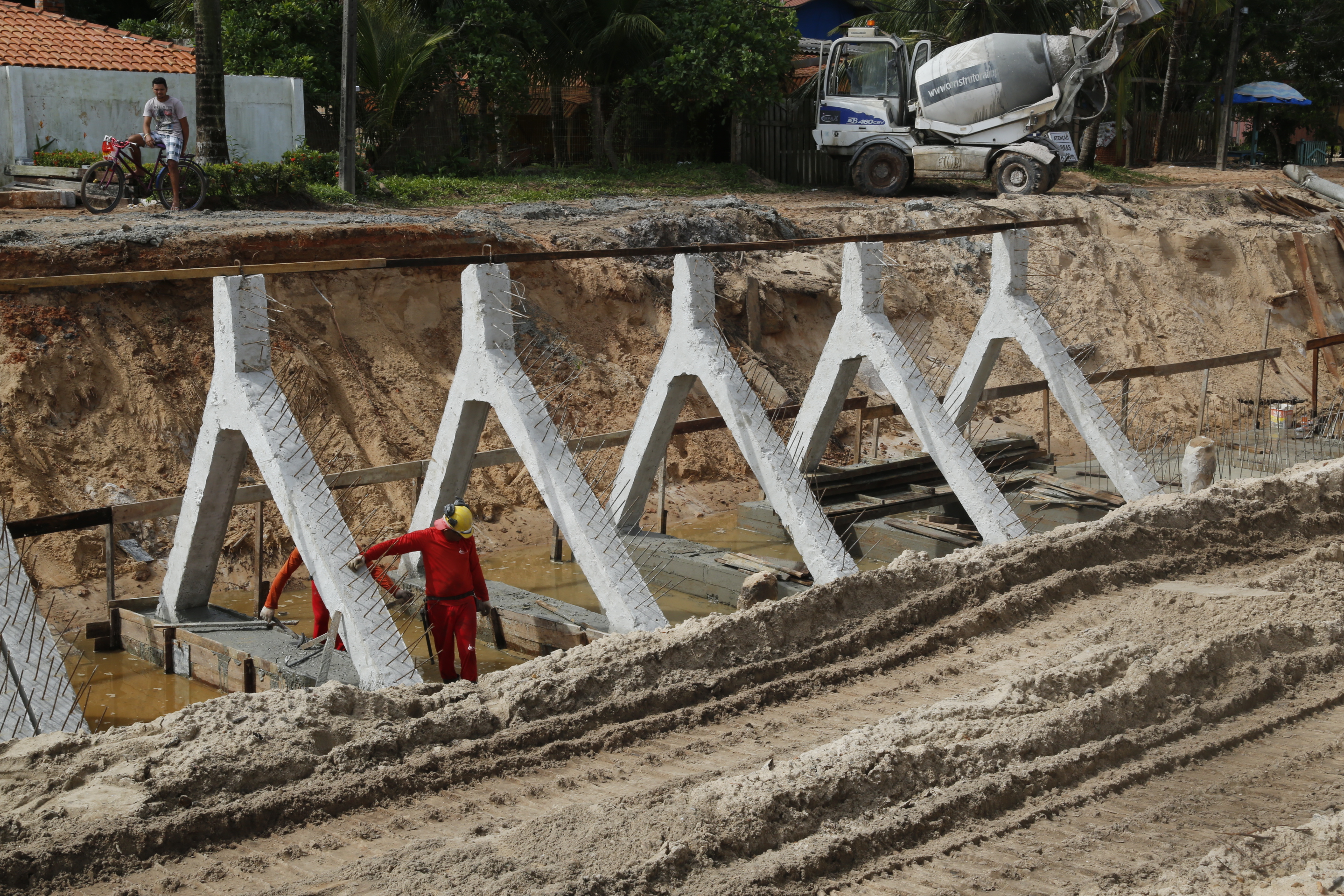 Obra do muro de arrimo na praia do Marahu está em reta final   