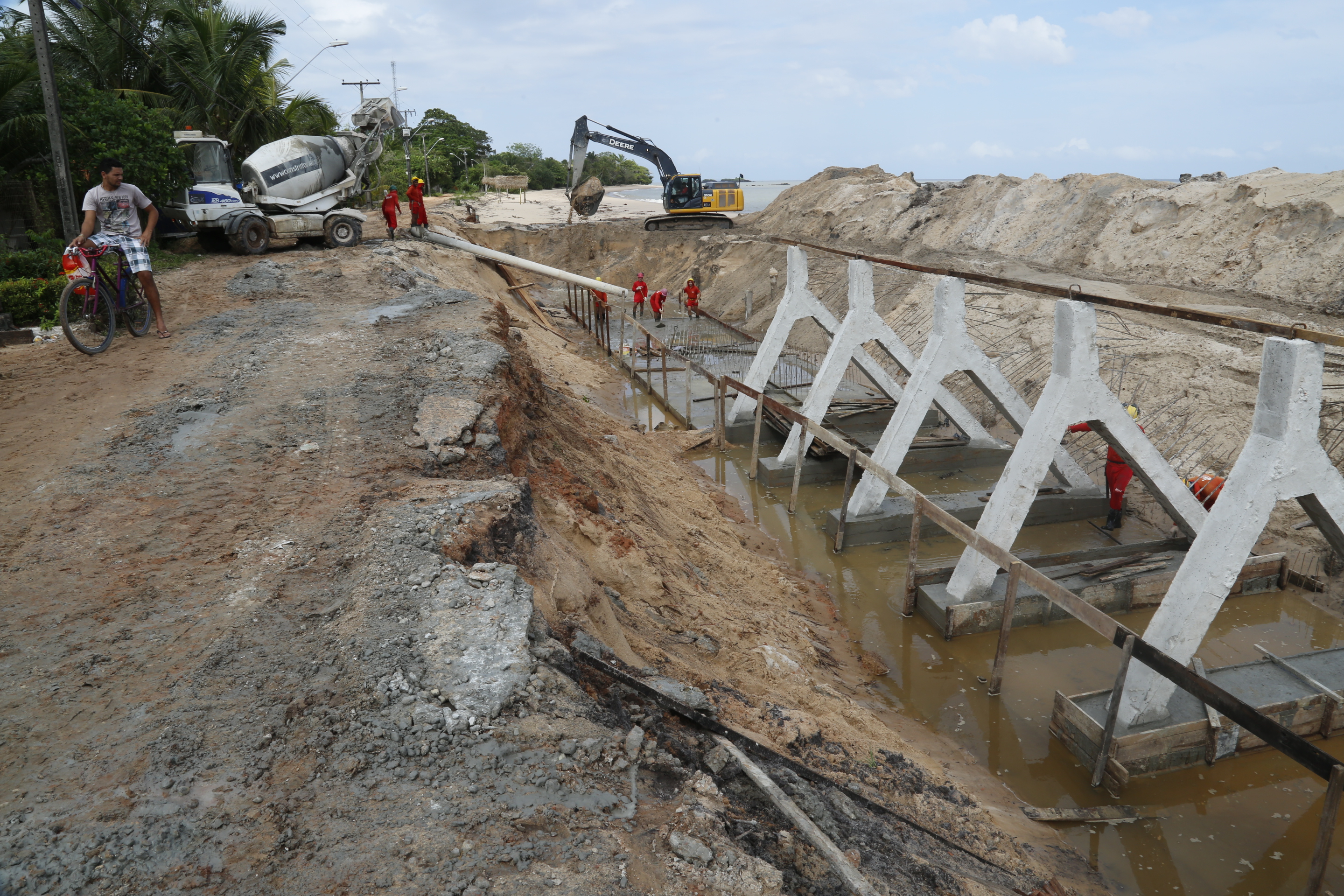 Obra do muro de arrimo na praia do Marahu está em reta final   