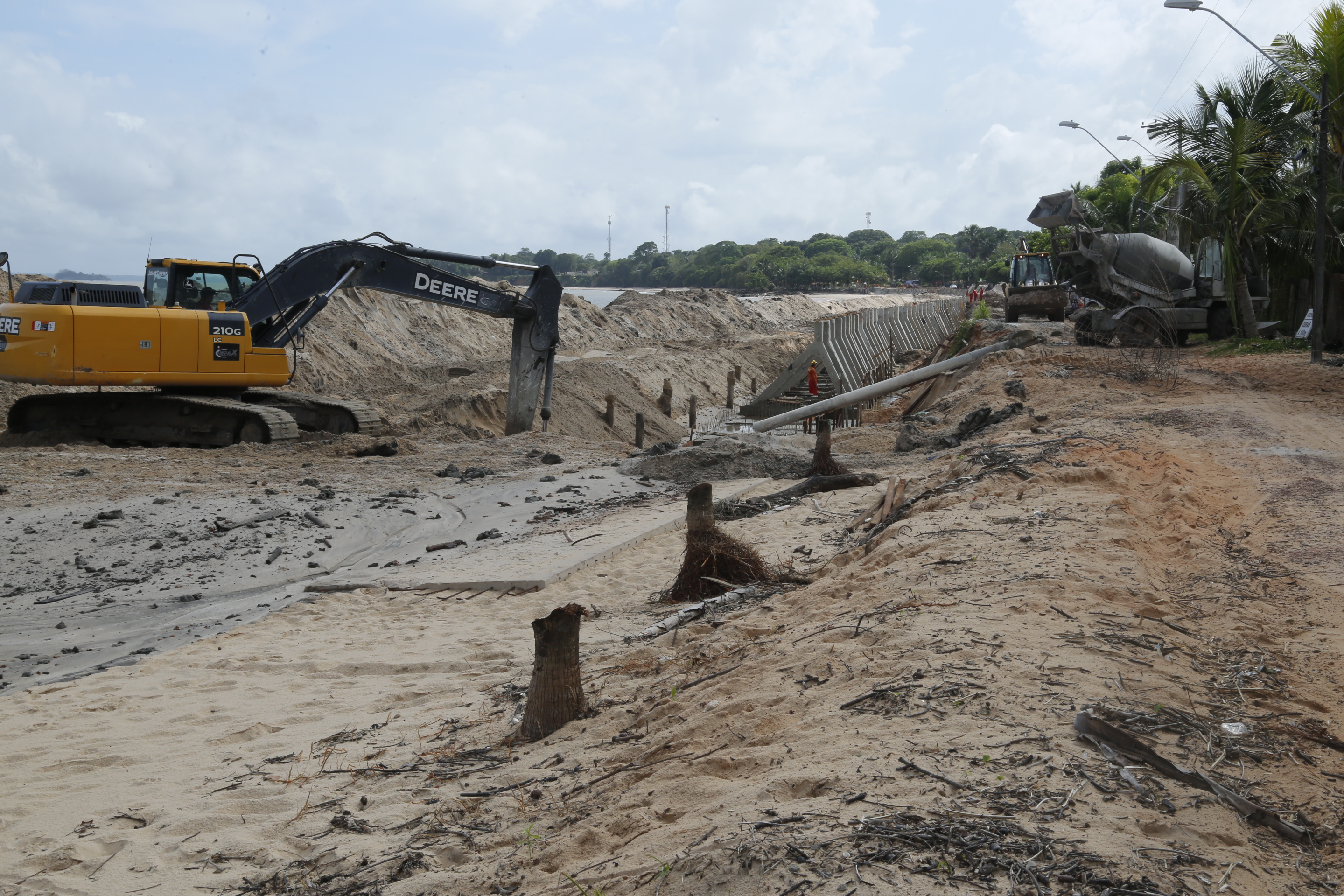 Obra do muro de arrimo na praia do Marahu está em reta final   