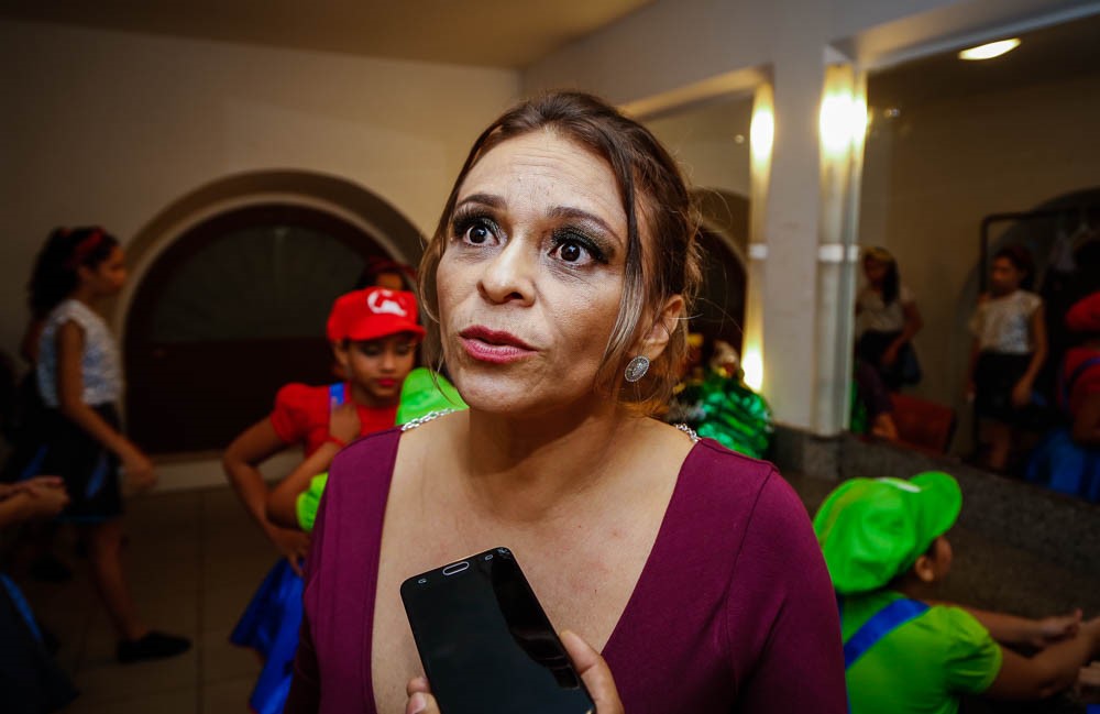Alunos da Escola Municipal de Dança emocionam o público com o espetáculo "Magia Digital"