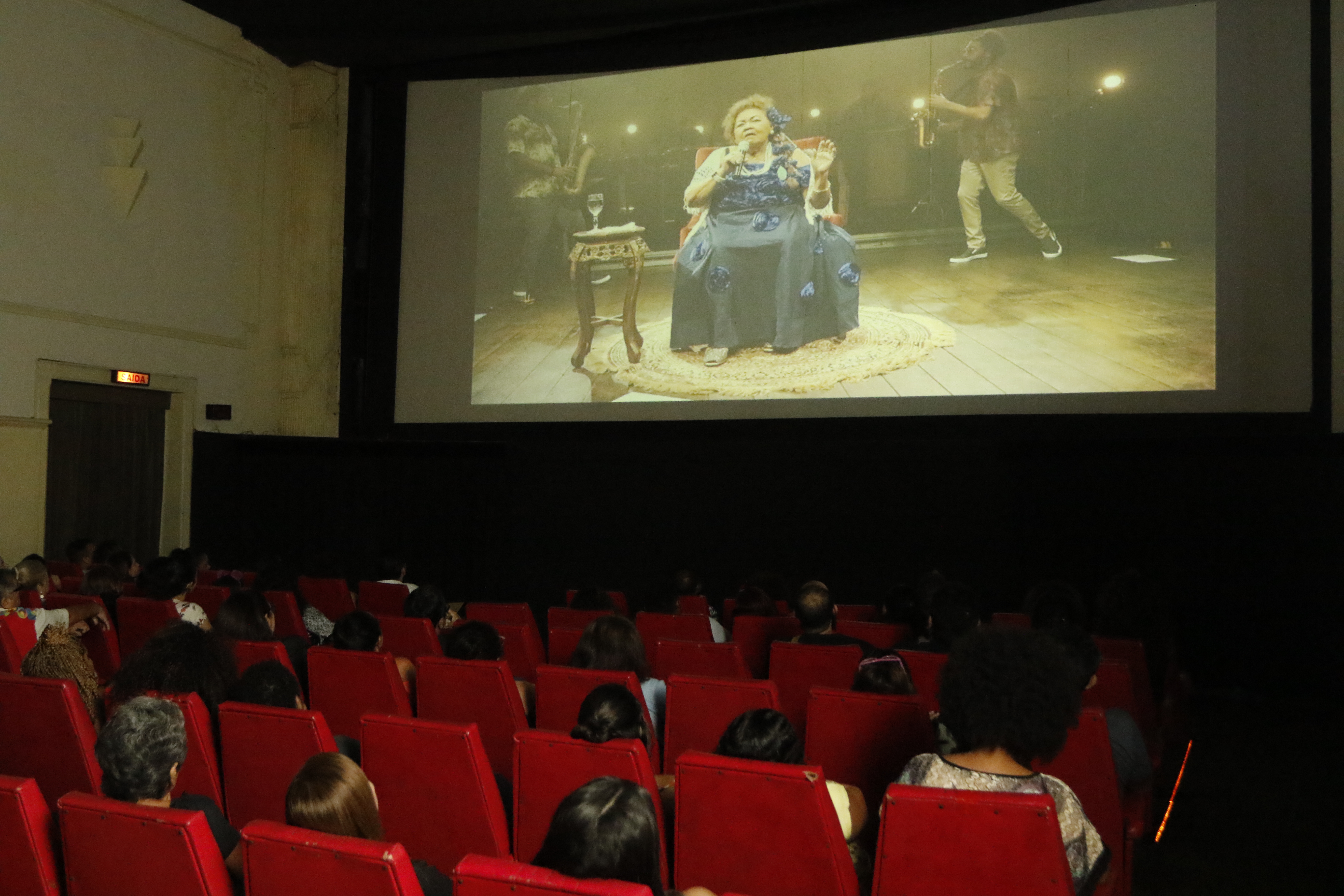 Documentário "Dona Onete-Flor da Lua" emociona o público no Cine Olympia  