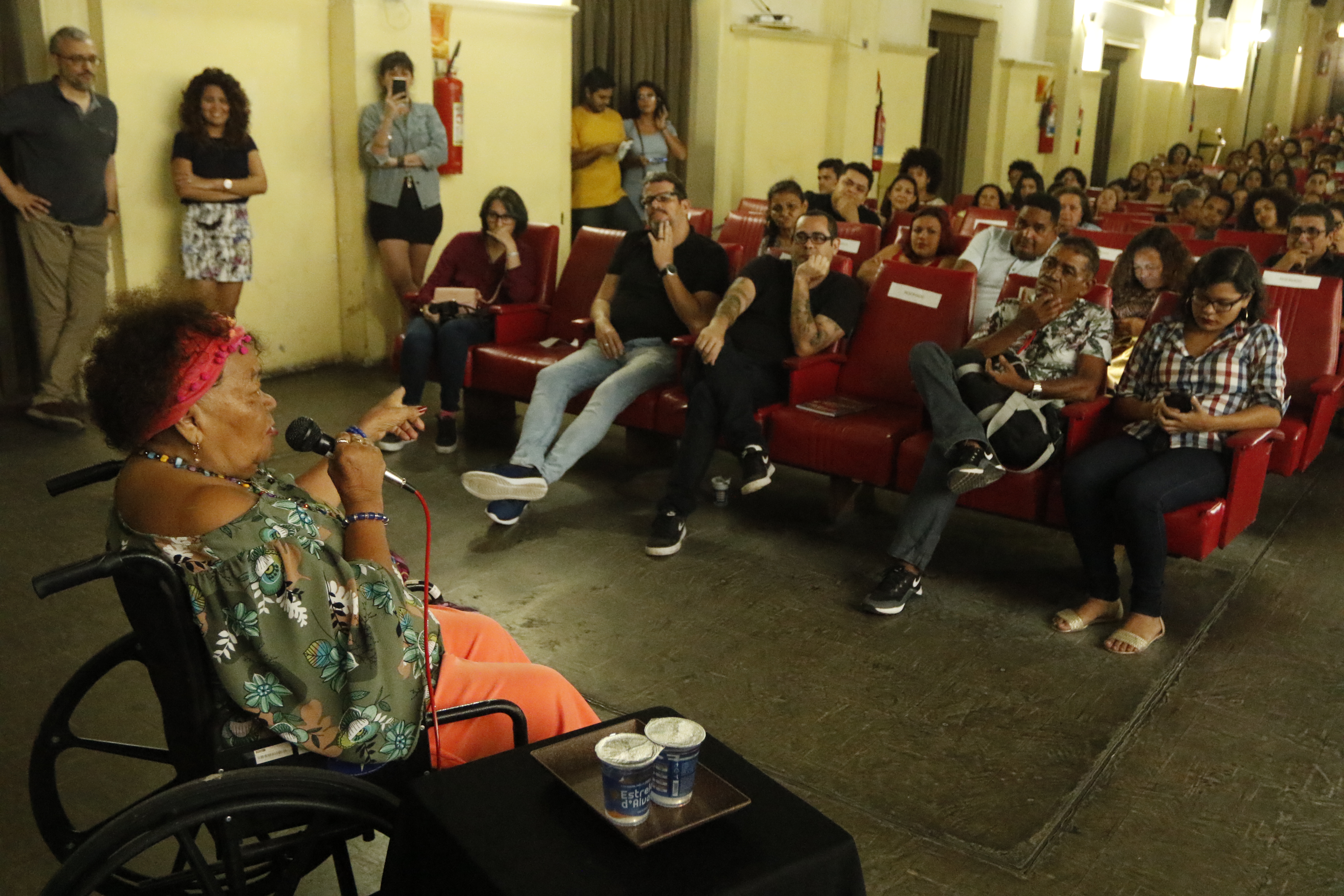 Documentário "Dona Onete-Flor da Lua" emociona o público no Cine Olympia  