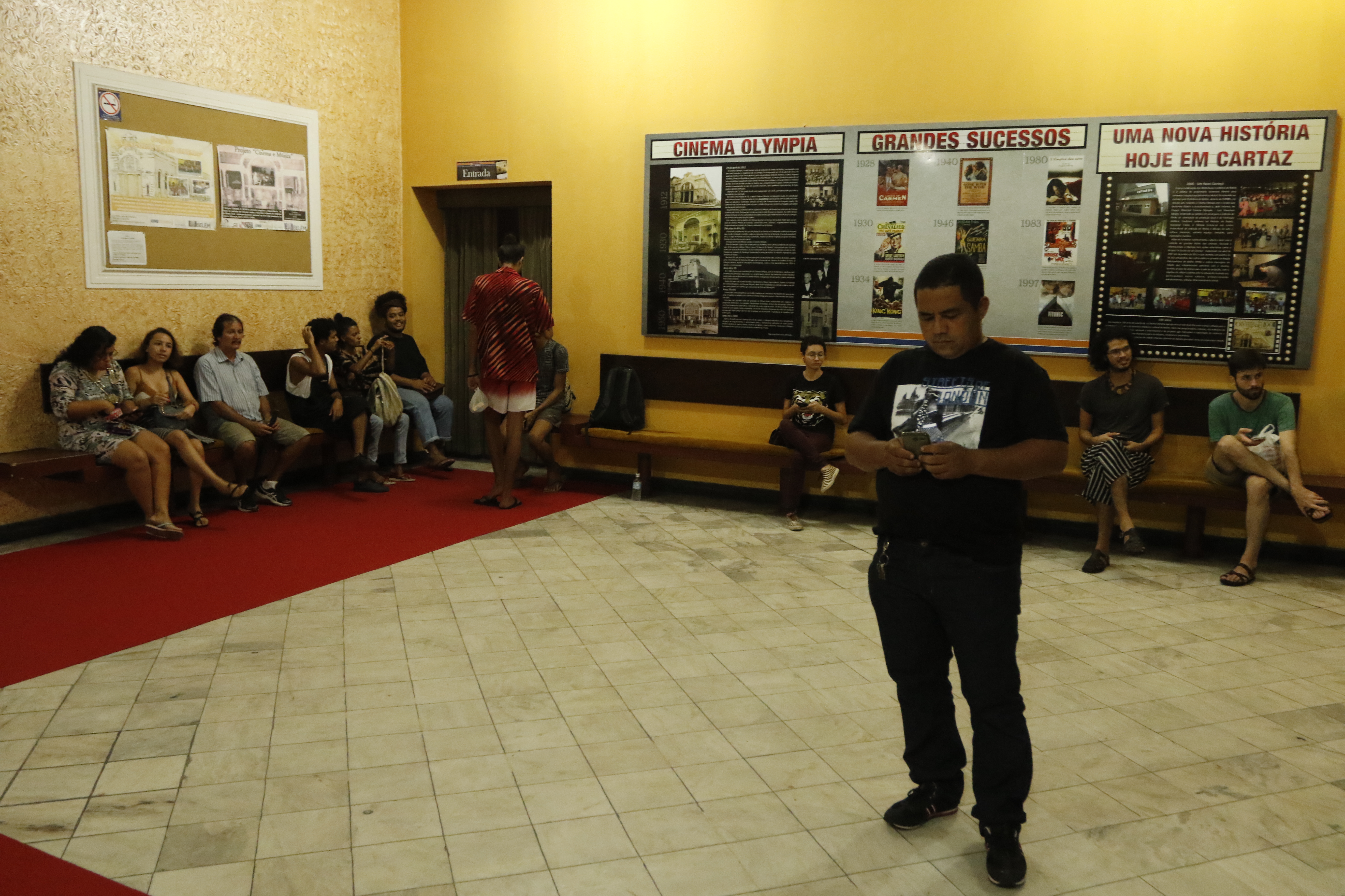 Documentário "Dona Onete-Flor da Lua" emociona o público no Cine Olympia  