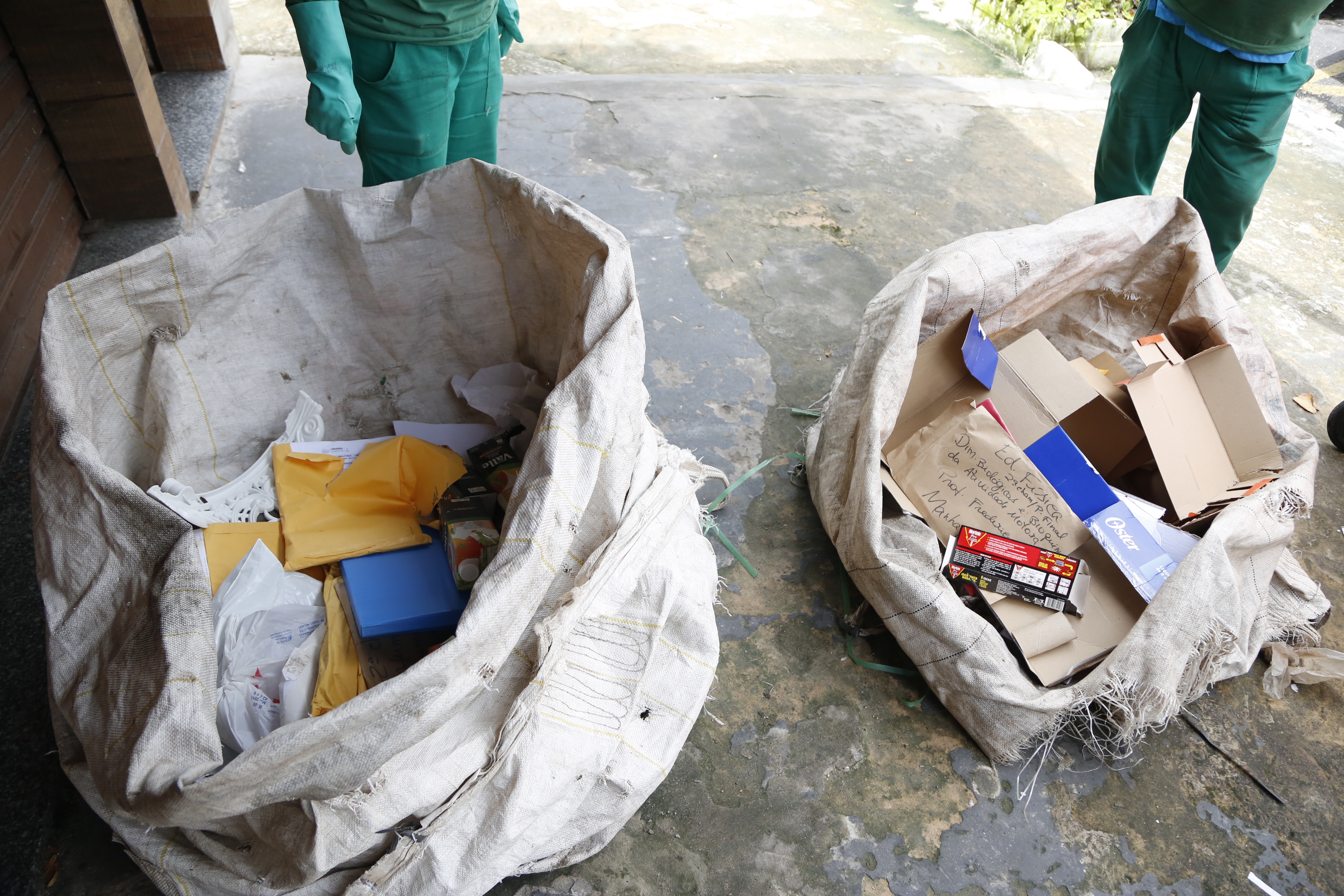 Apoiados pela Prefeitura, catadores garantem renda com produtos retirados do lixo