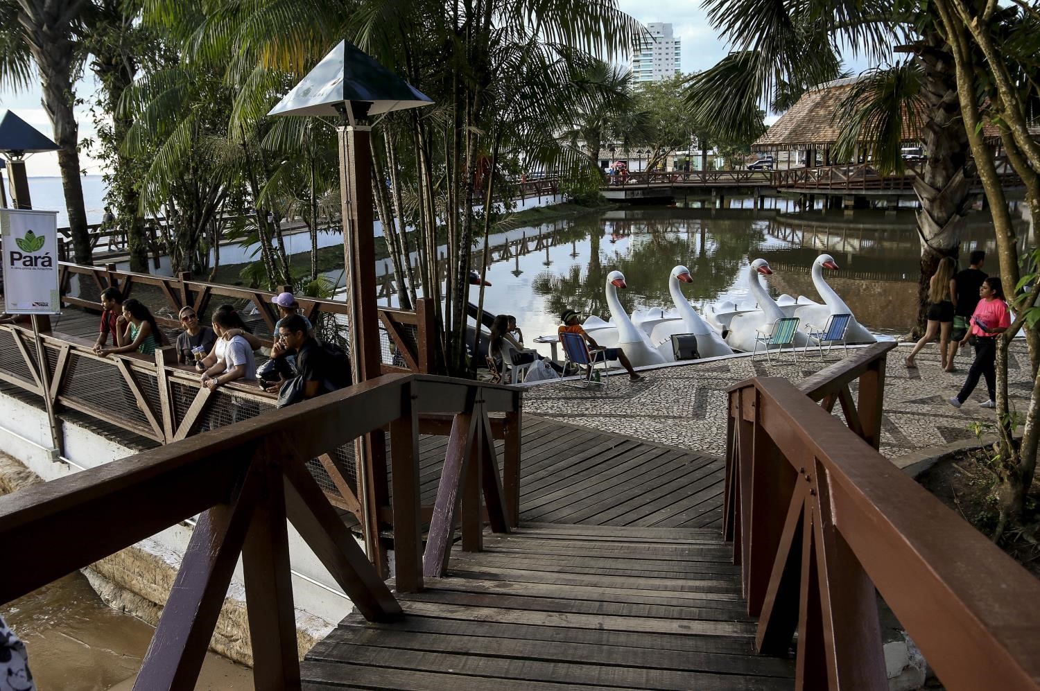 Belém dos encantos nas praças, nos rios, na arquitetura e na predominância do verde