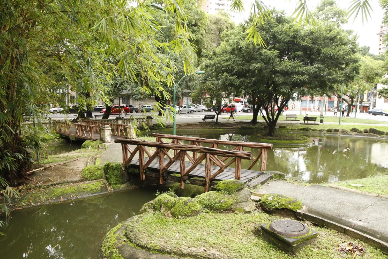 Belém dos encantos nas praças, nos rios, na arquitetura e na predominância do verde