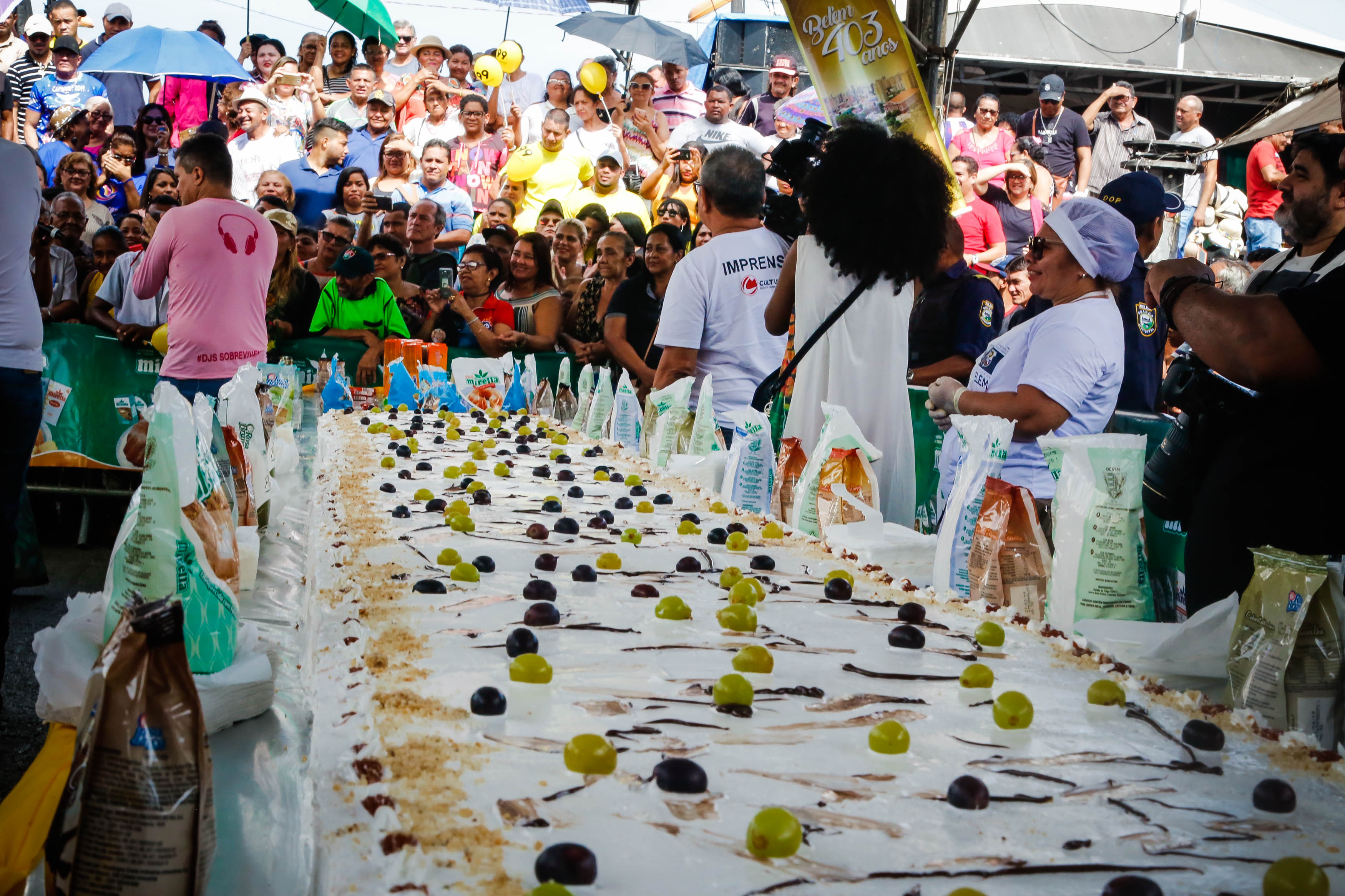 Belém celebra 403 anos de fundação com bolo de 20 metros e muitas bênçãos