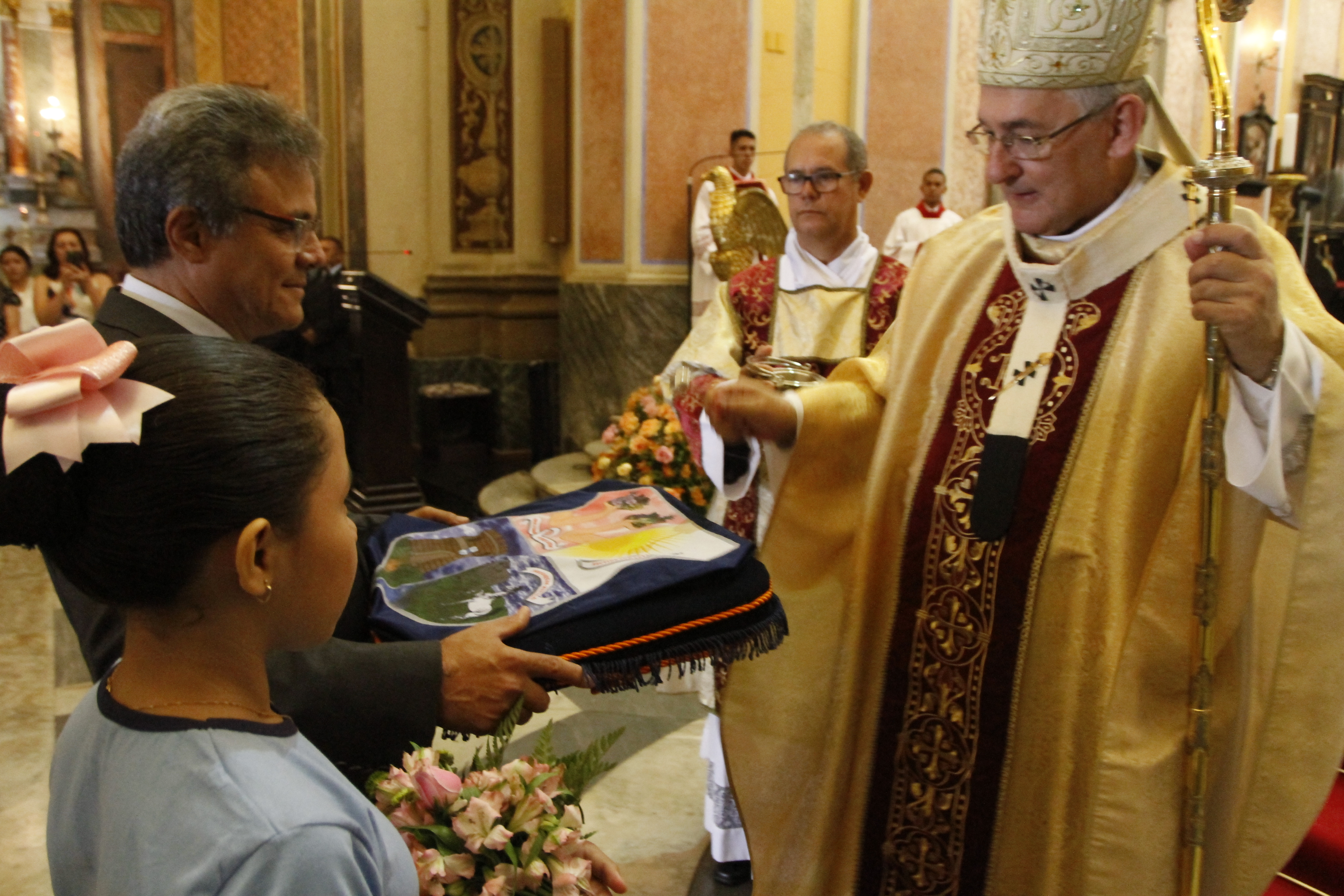 Belém celebra 403 anos de fundação com bolo de 20 metros e muitas bênçãos