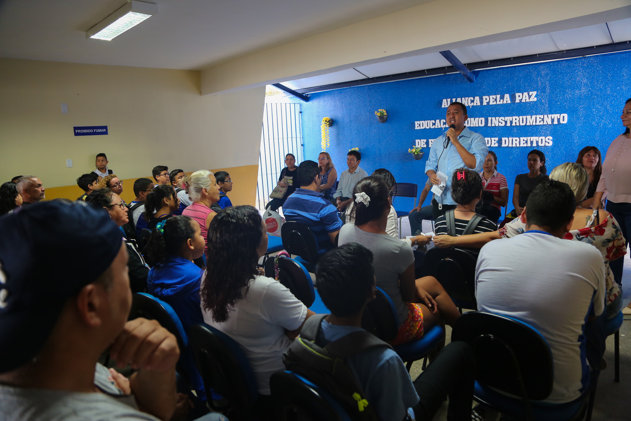 Alunos da rede municipal de ensino retornaram às aulas nesta segunda-feira, 21