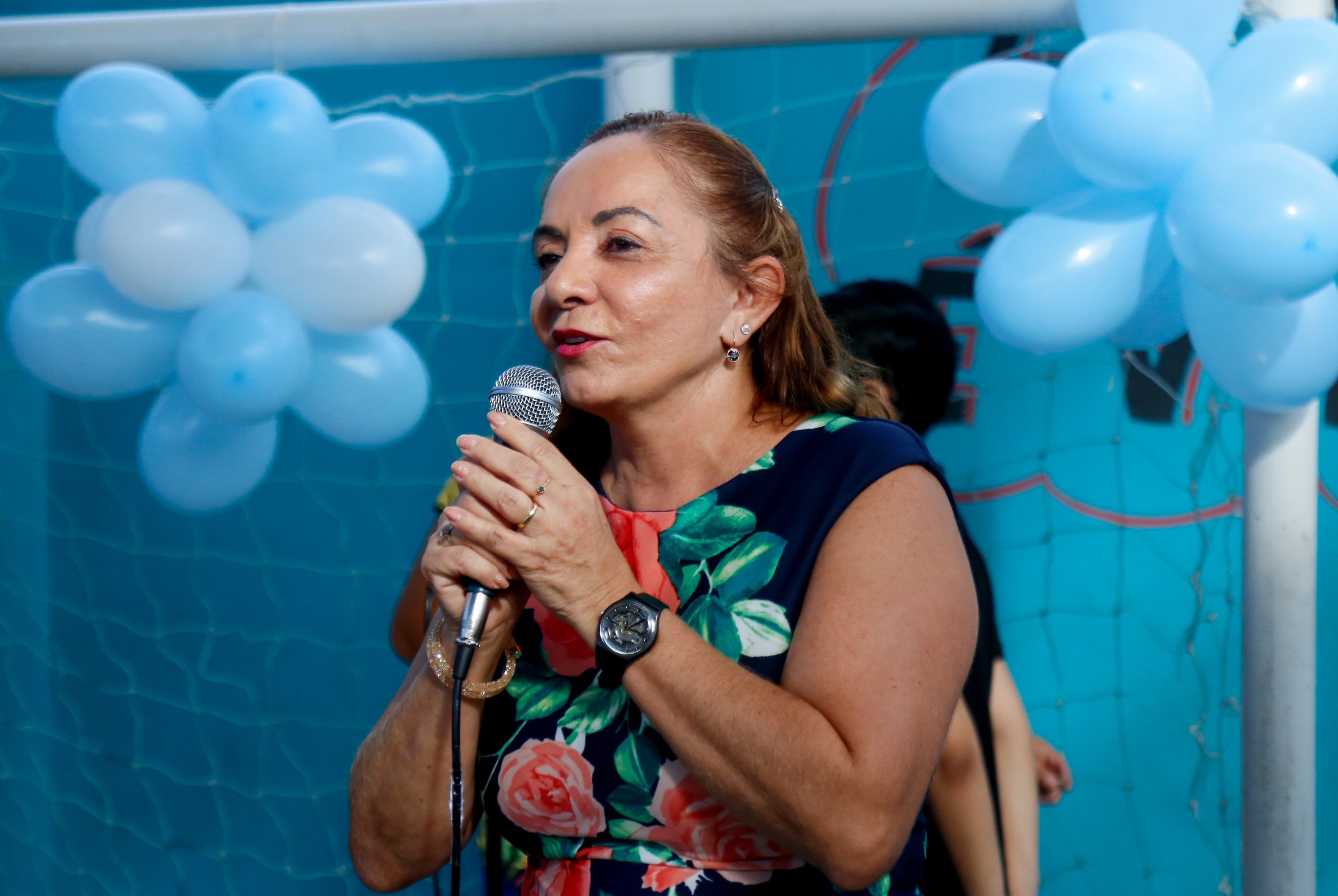 Alunos da rede municipal recebem ônibus e novos uniformes
