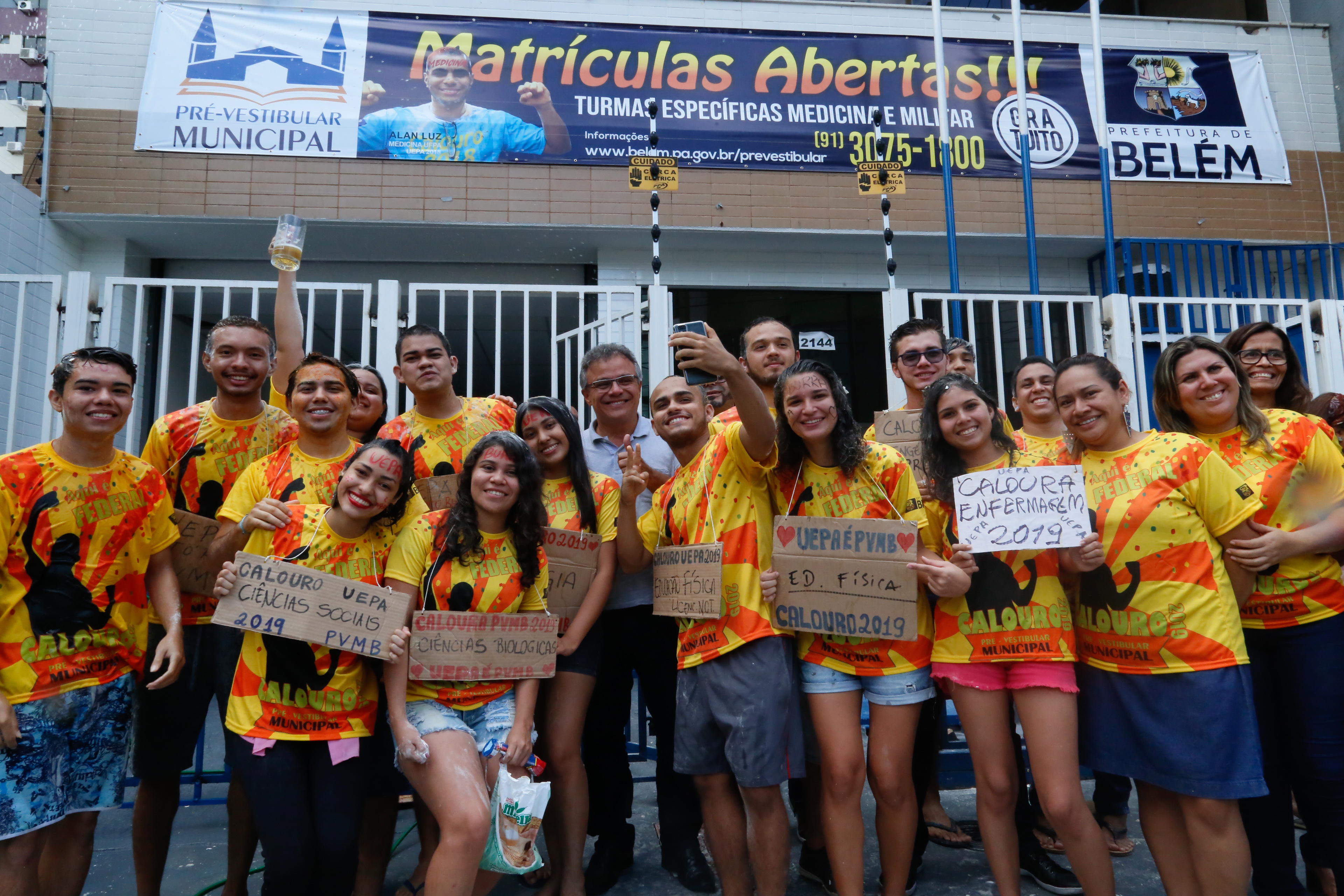 Alunos do Pré-Vestibular Municipal comemoram a aprovação na Universidade do Estado do Pará