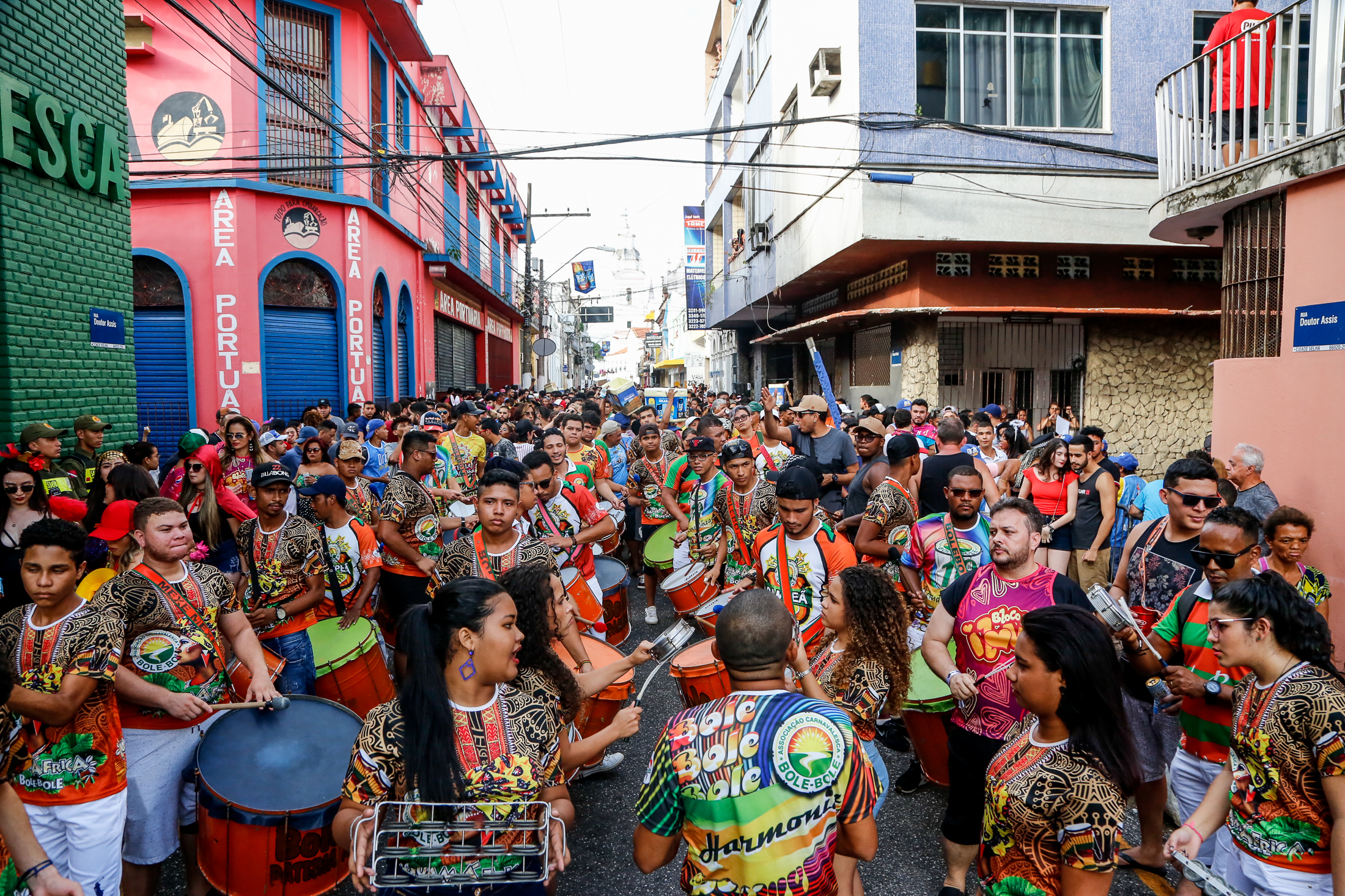 Pré-Carnaval leva milhares de brincantes às ruas da Cidade Velha