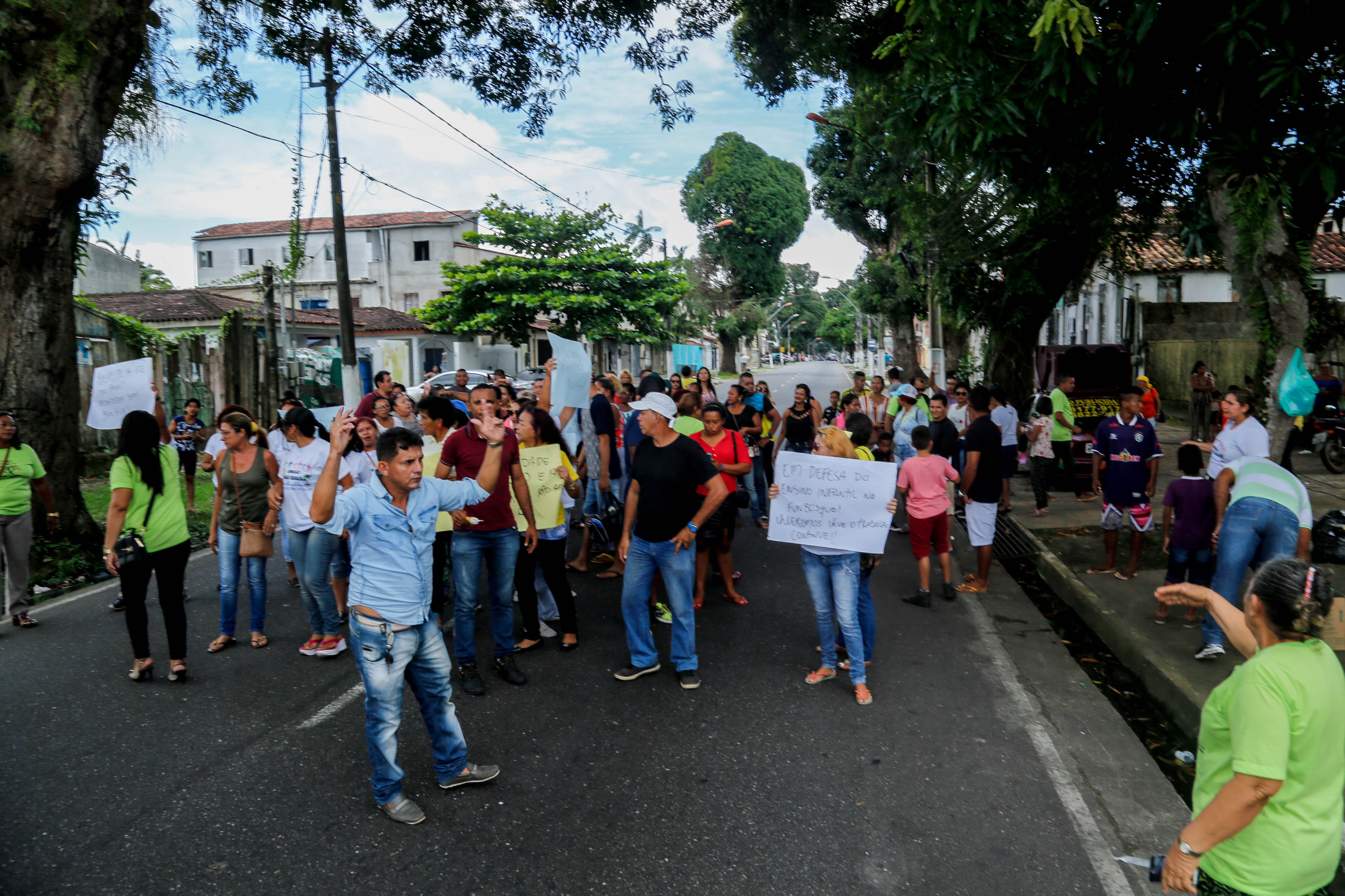 Comunidade de Outeiro se mobiliza em defesa da Escola Bosque