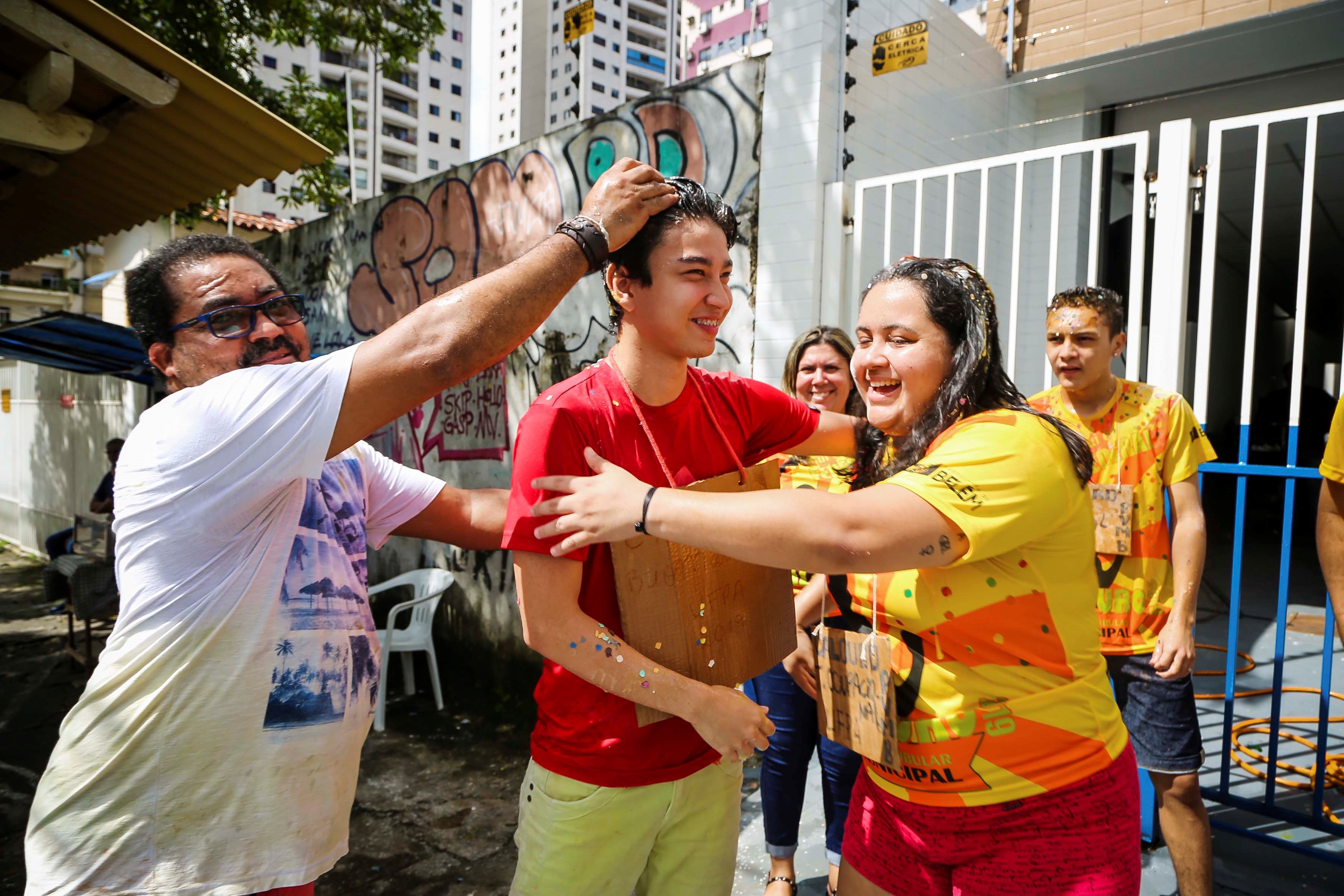 Alunos do Pré-Vestibular Municipal celebram aprovação na UFPA