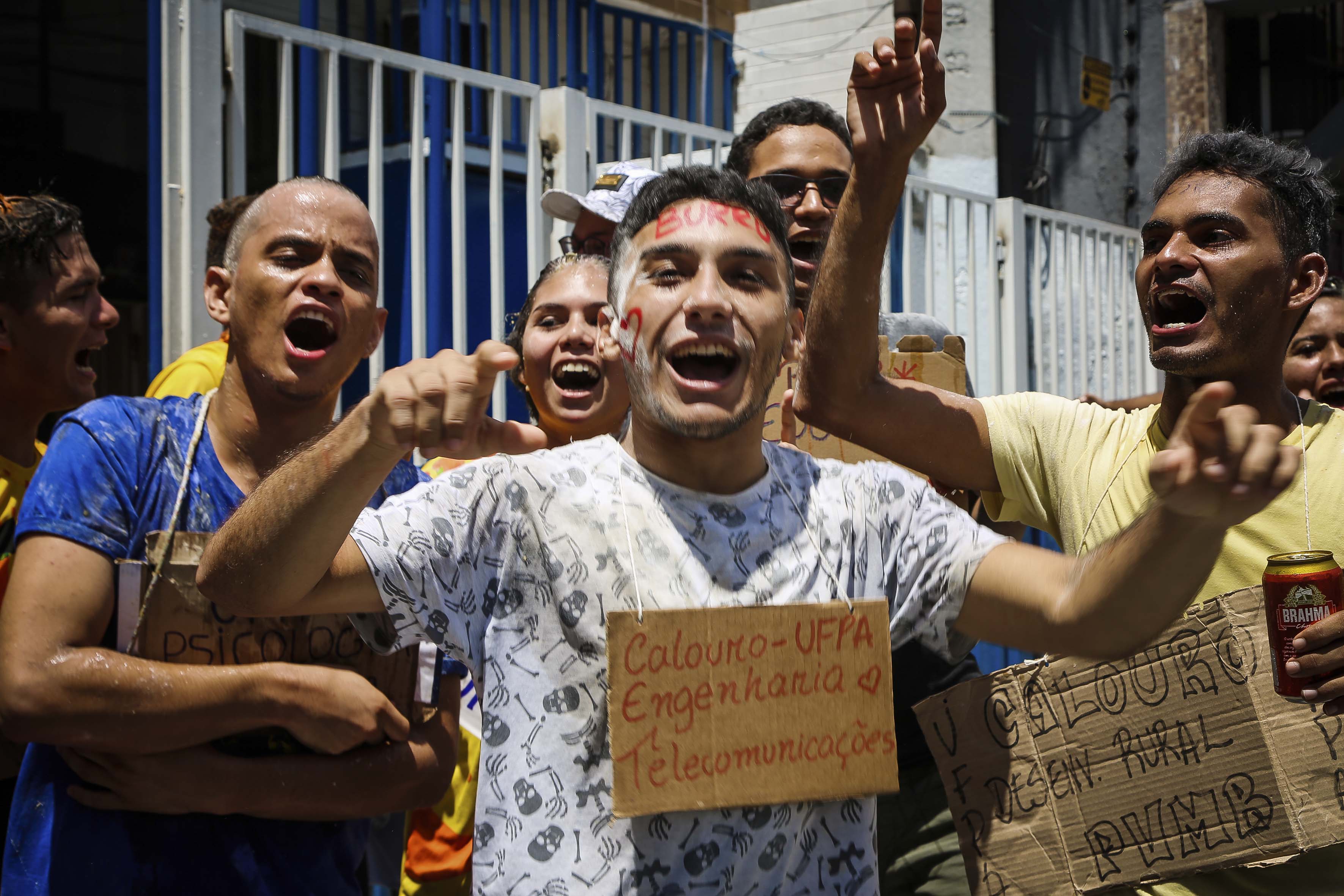 Alunos do Pré-Vestibular Municipal celebram aprovação na UFPA