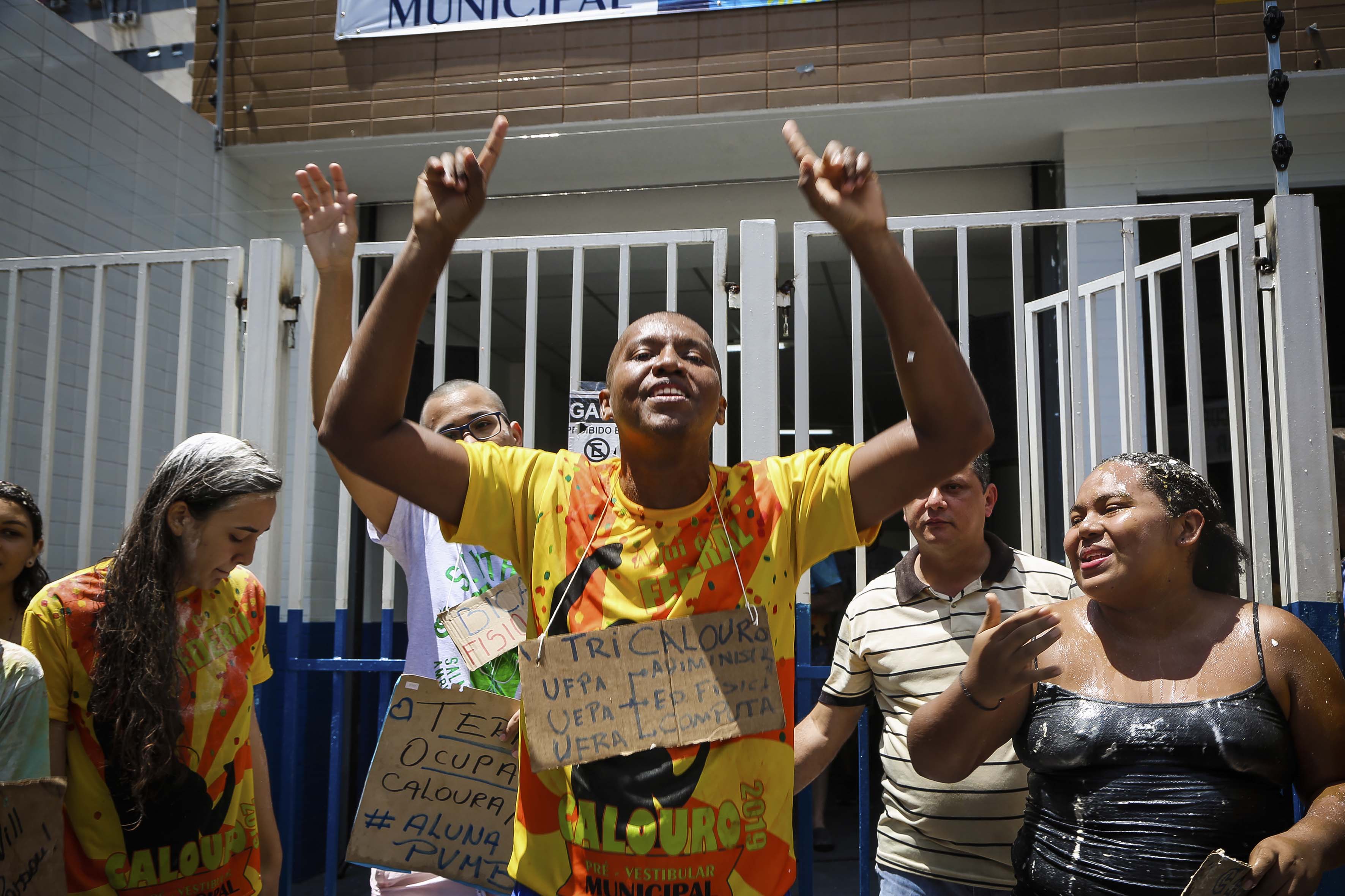 Alunos do Pré-Vestibular Municipal celebram aprovação na UFPA