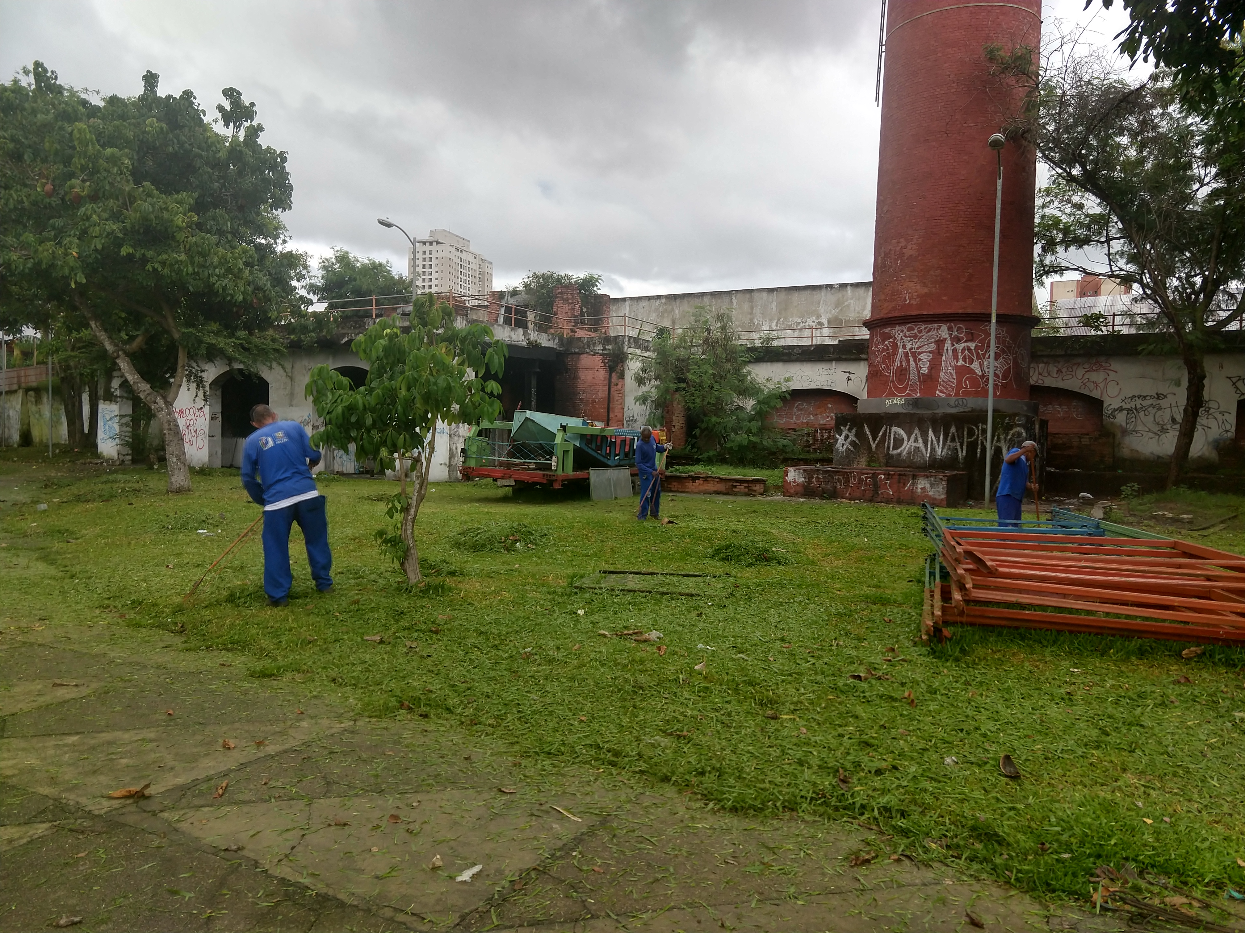 Praça Dalcídio Jurandir, na Cremação, recebe ações de limpeza e manutenção