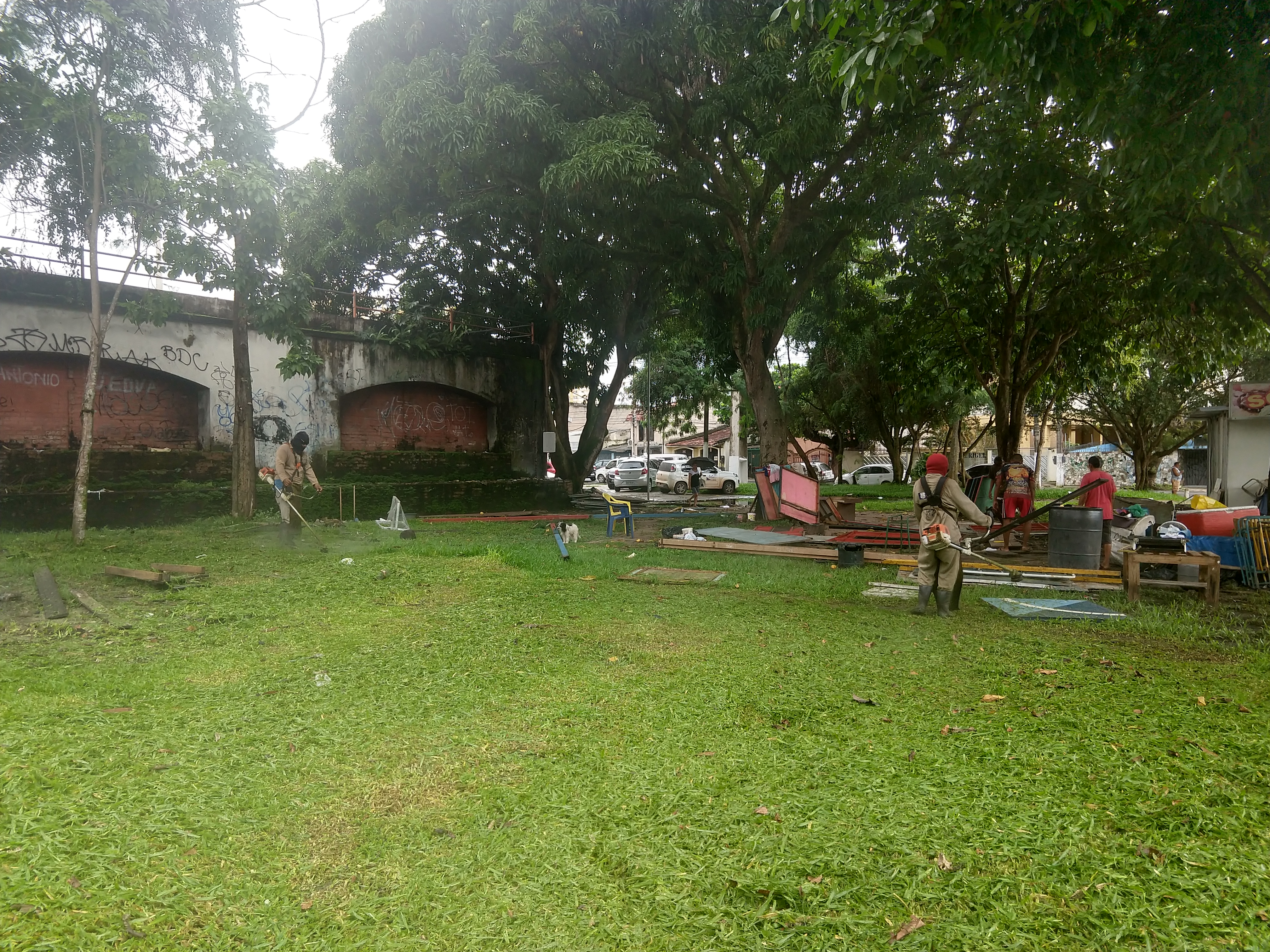 Praça Dalcídio Jurandir, na Cremação, recebe ações de limpeza e manutenção