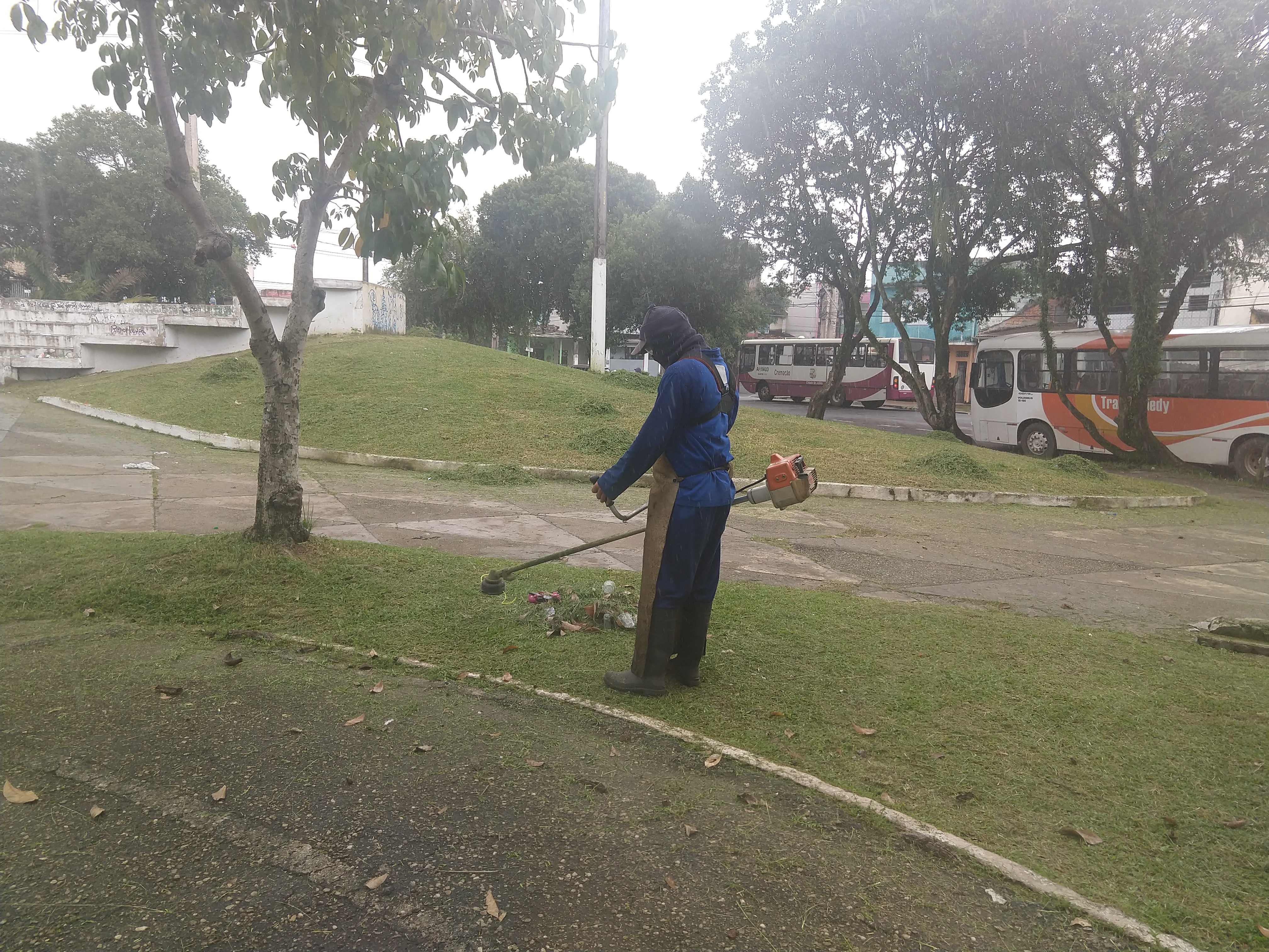 Praça Dalcídio Jurandir, na Cremação, recebe ações de limpeza e manutenção