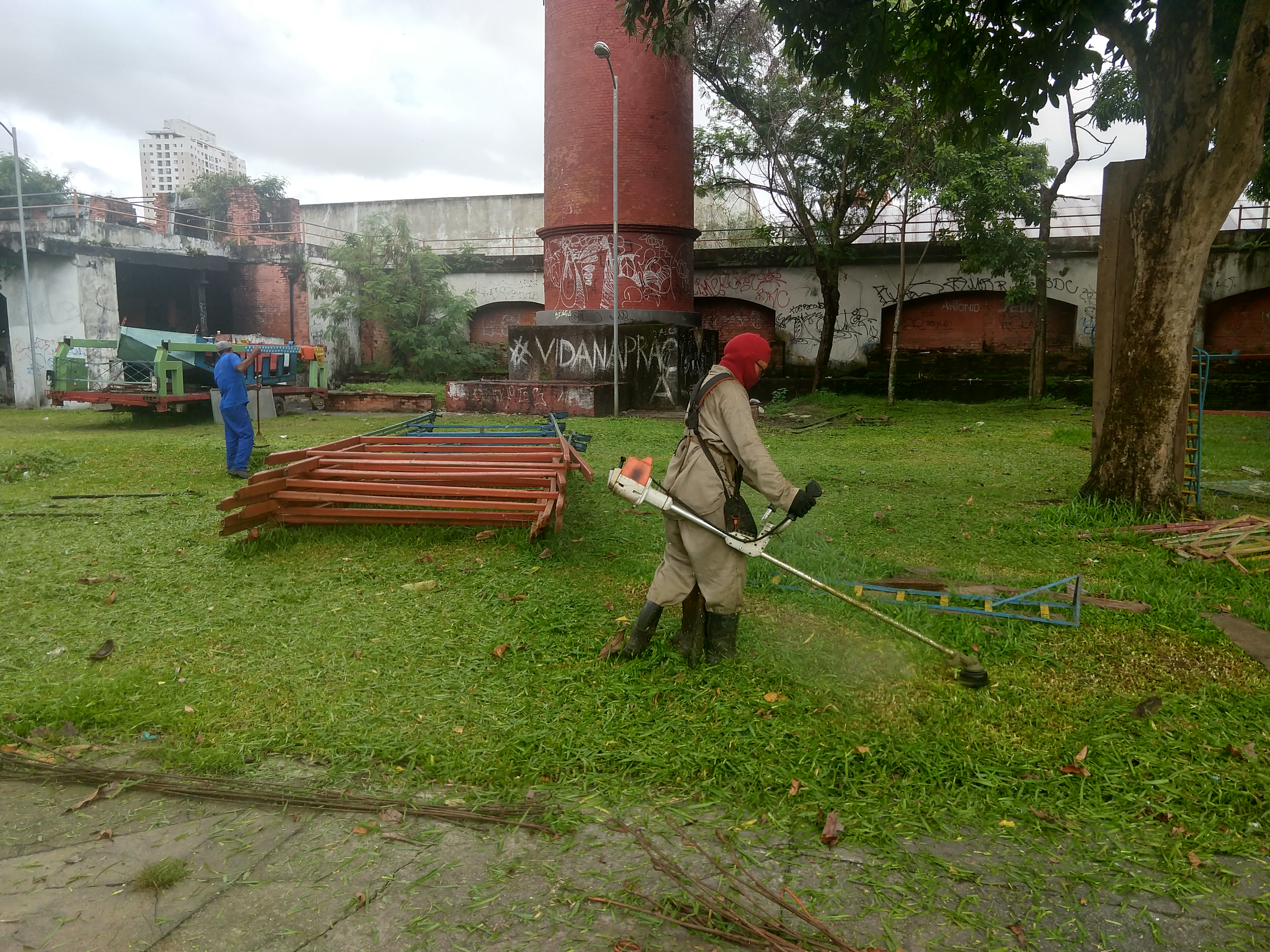 Praça Dalcídio Jurandir, na Cremação, recebe ações de limpeza e manutenção