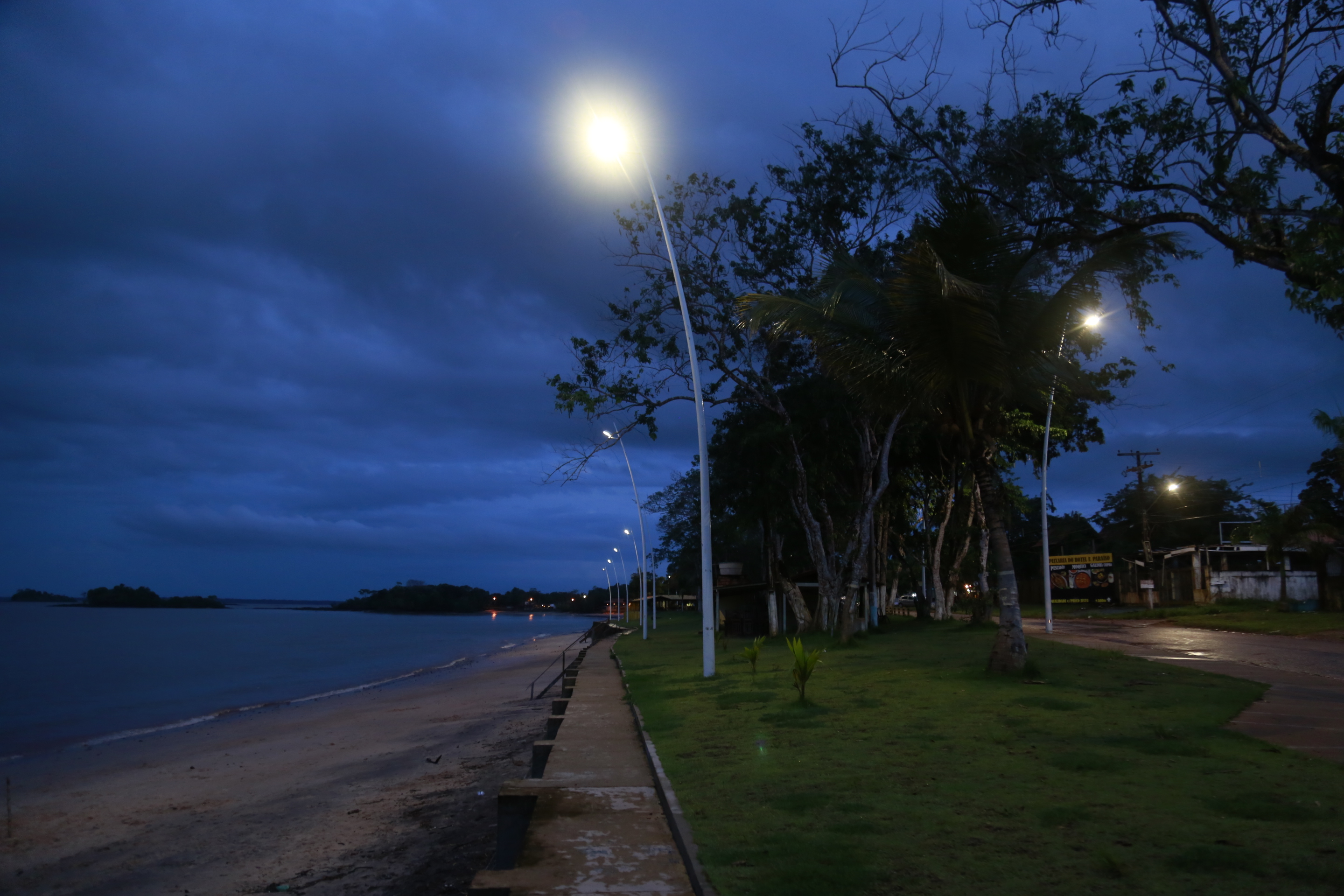 Praias de Mosqueiro recebem nova iluminação pública