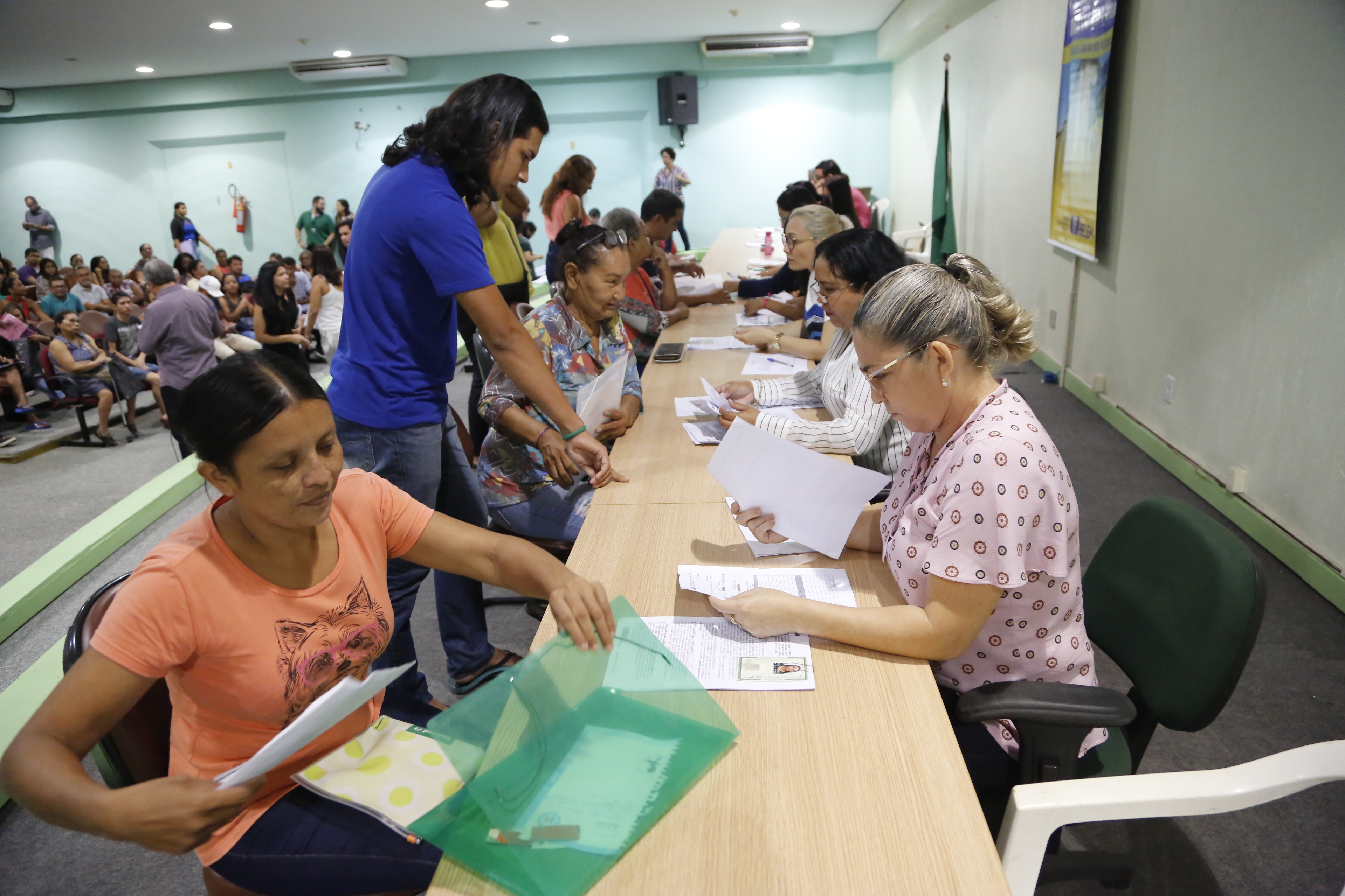 Prefeitura de Belém assina contratos com contemplados no residencial Portal do Tenoné