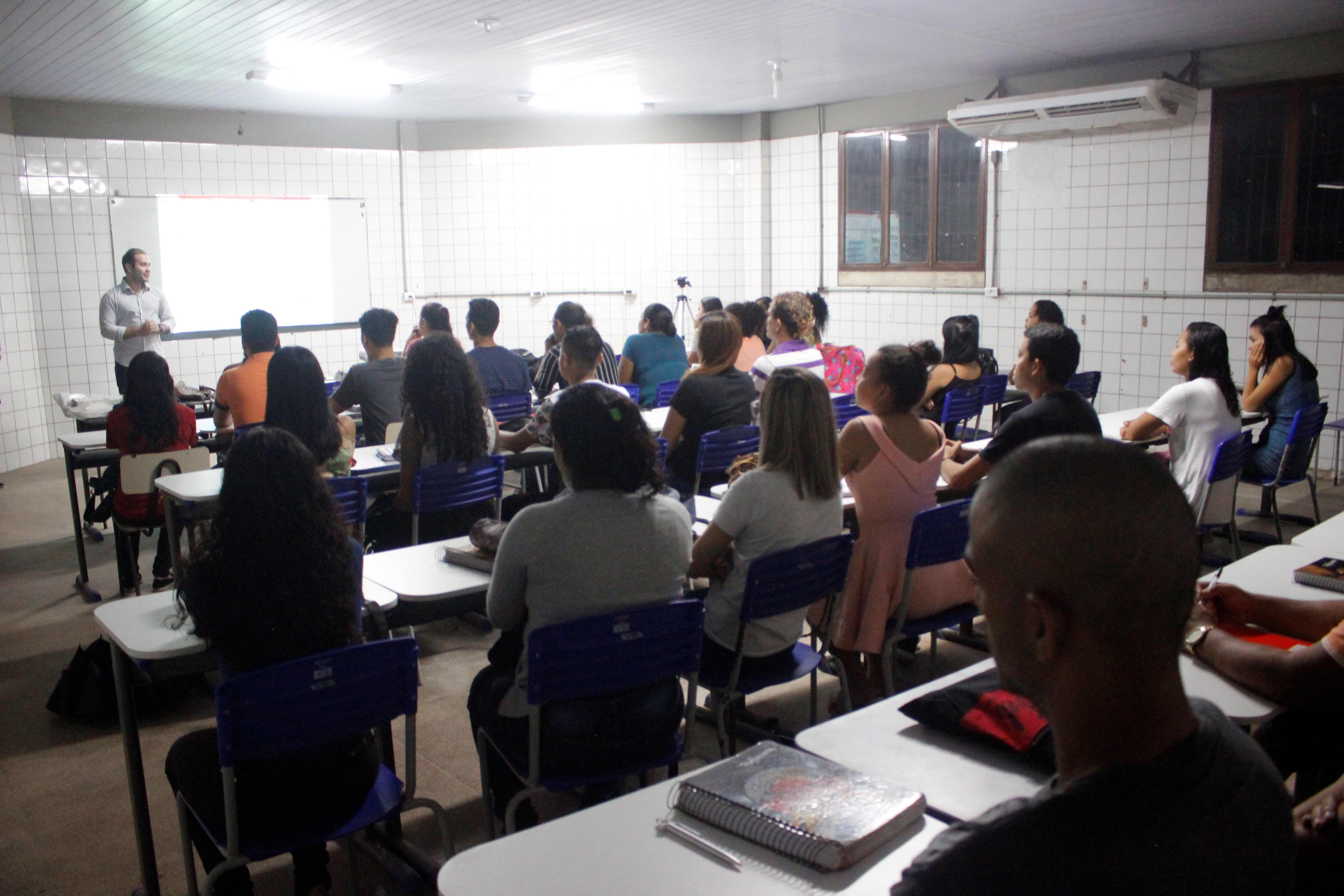 Prefeitura de Belém garante pré-vestibular gratuito a estudantes de Outeiro