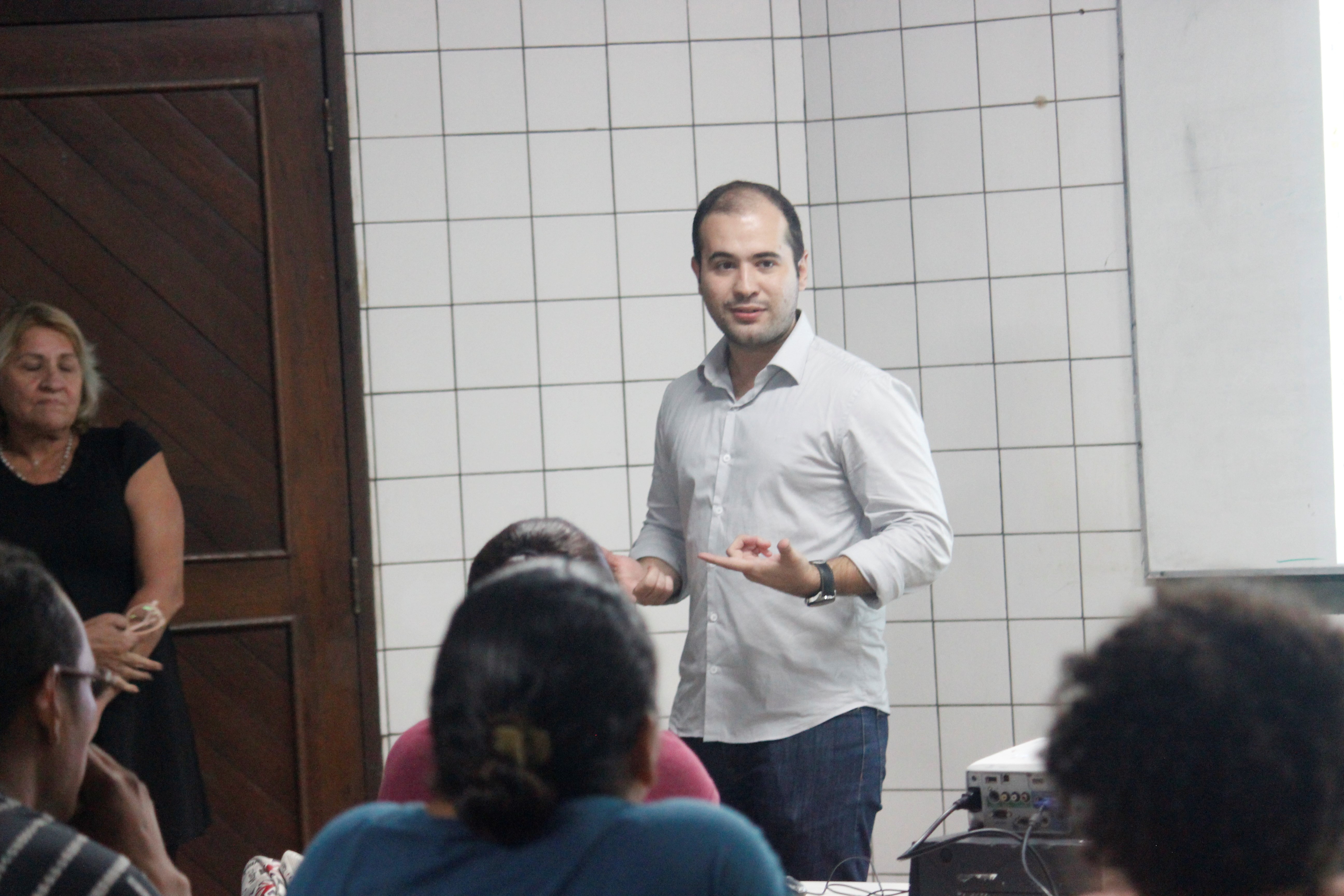 Prefeitura de Belém garante pré-vestibular gratuito a estudantes de Outeiro