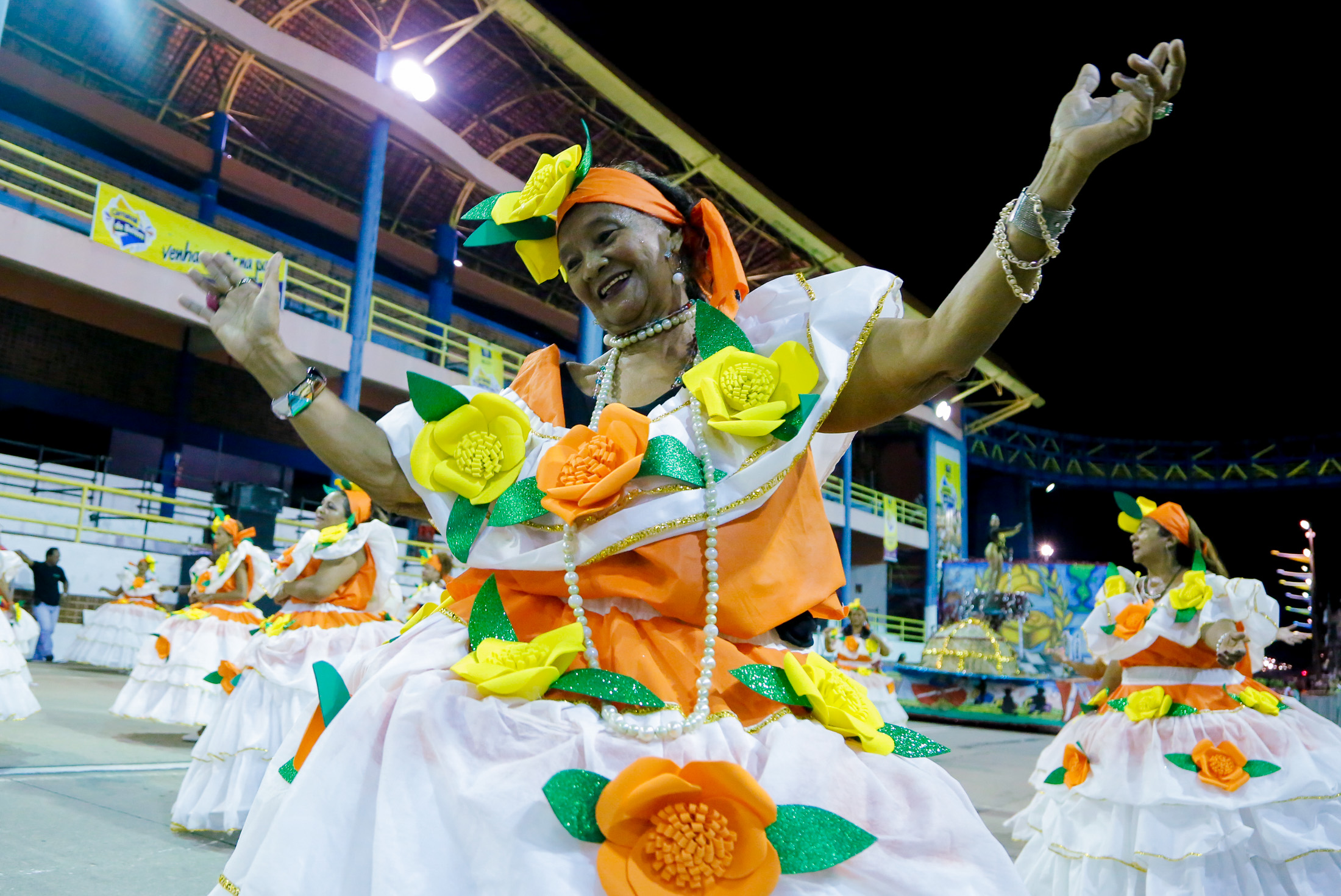 Nove agremiações abrem o primeiro dia do Carnaval oficial de Belém