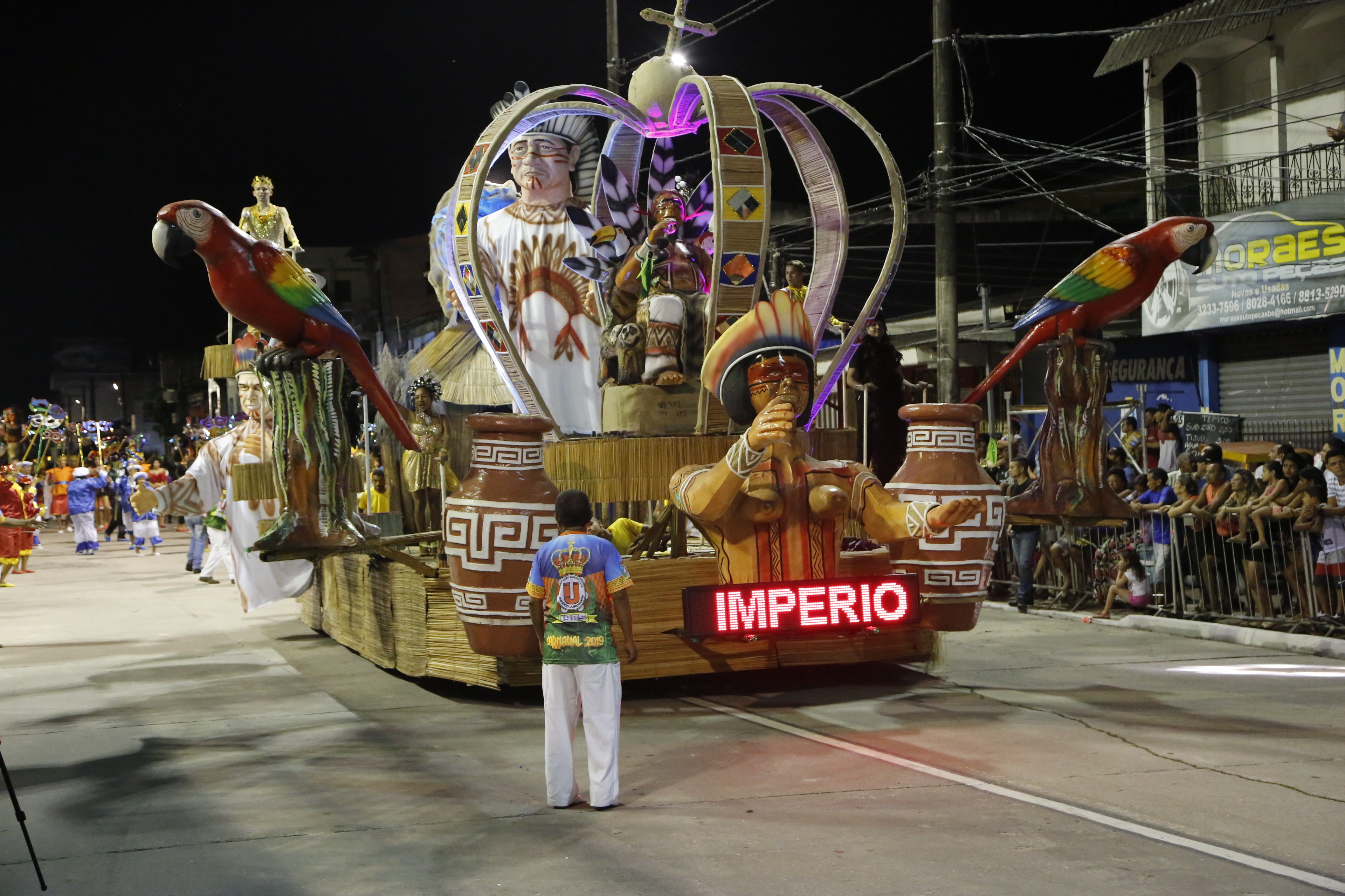 Nove agremiações abrem o primeiro dia do Carnaval oficial de Belém