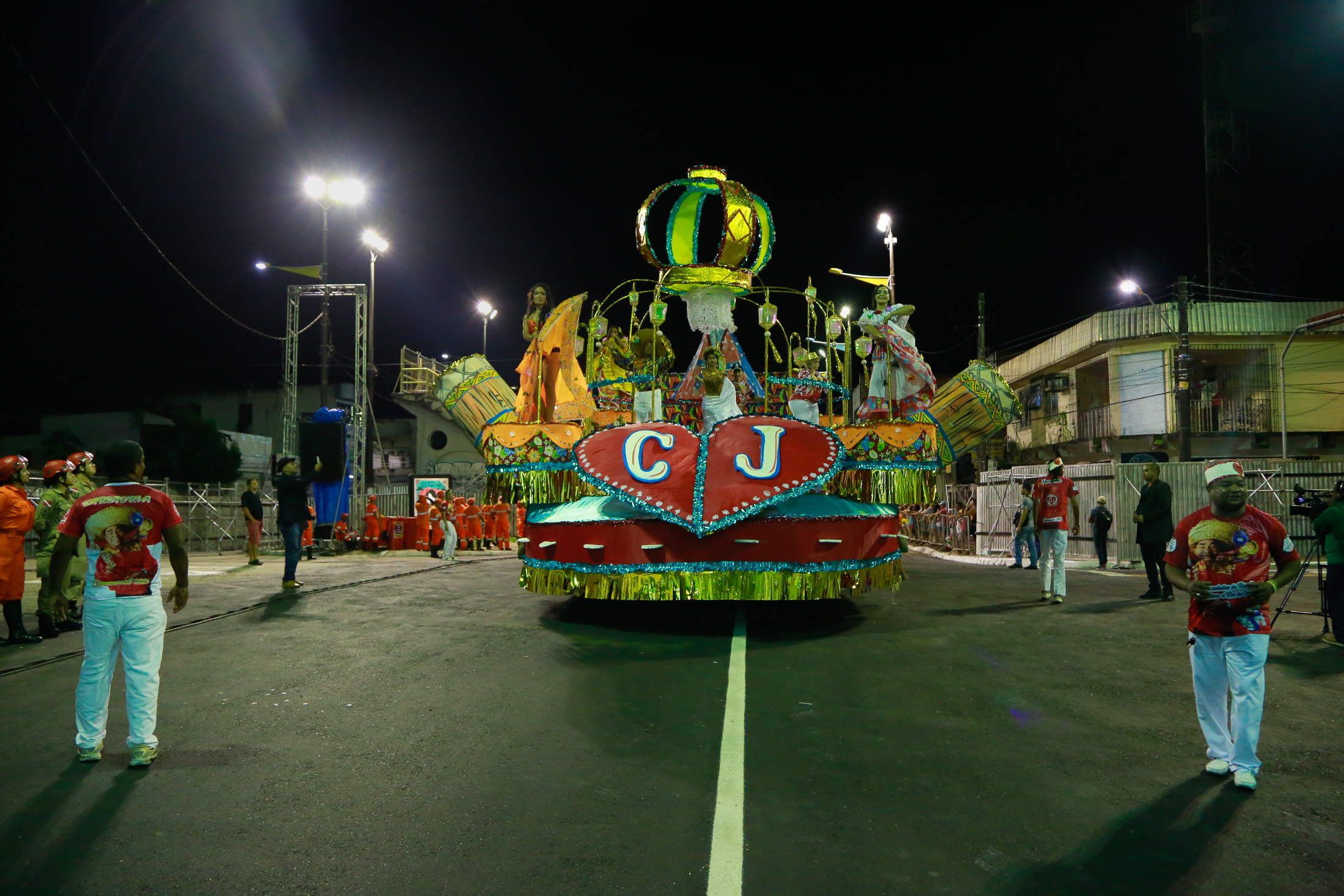 Nove agremiações abrem o primeiro dia do Carnaval oficial de Belém