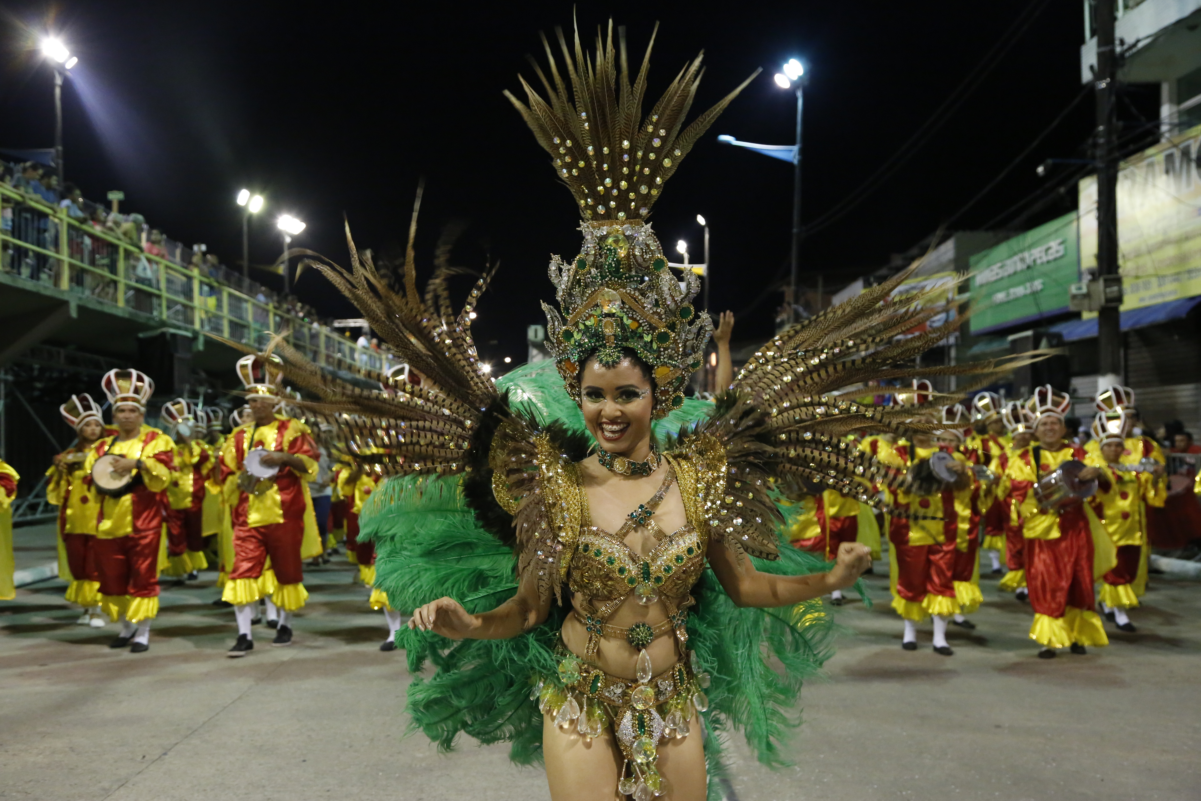 Nove agremiações abrem o primeiro dia do Carnaval oficial de Belém