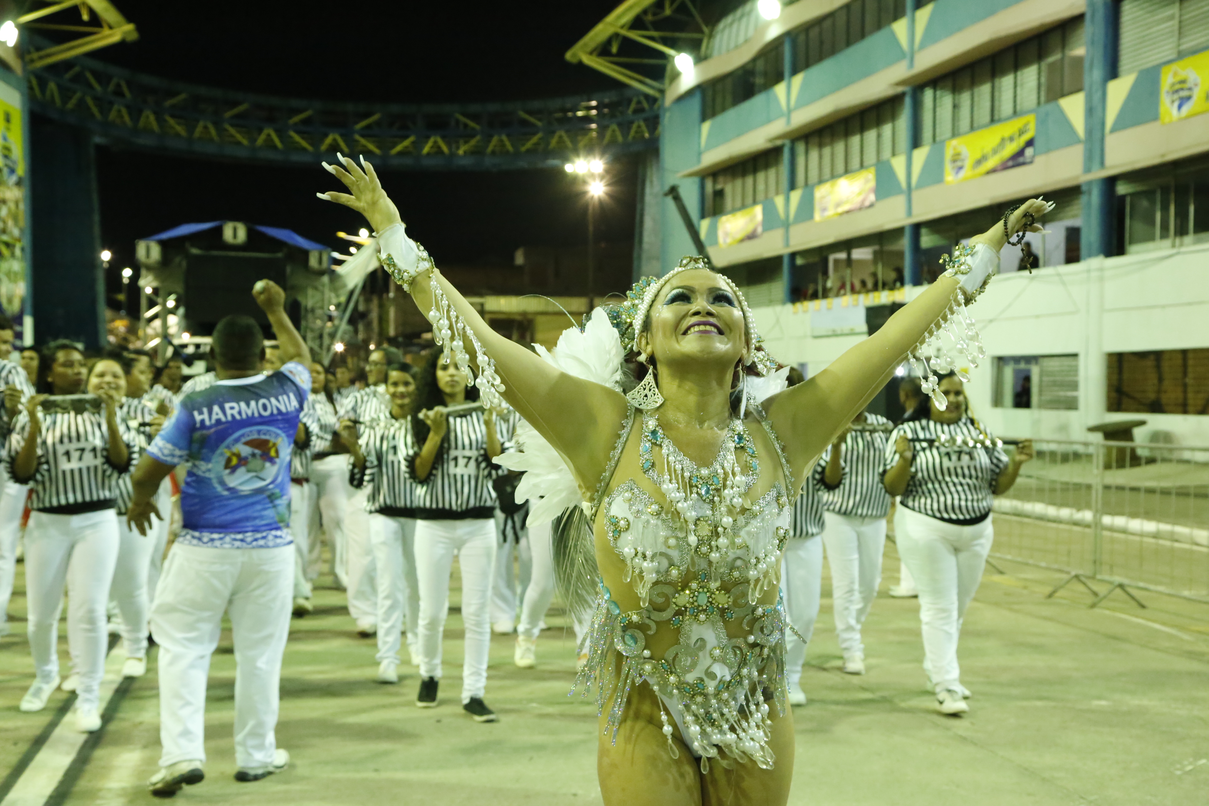 Nove agremiações abrem o primeiro dia do Carnaval oficial de Belém
