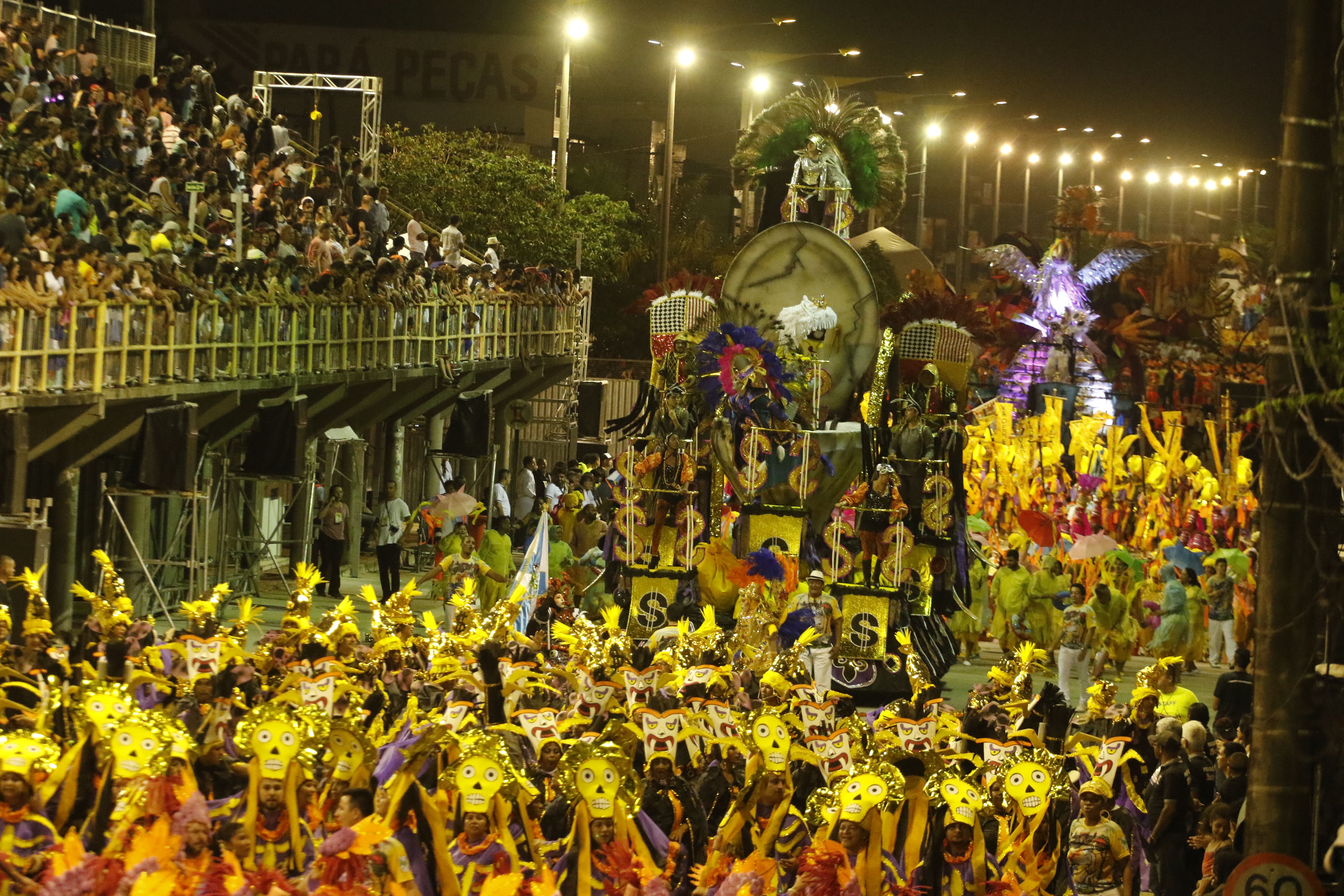 Deixa Falar leva 800 integrantes para a avenida do samba