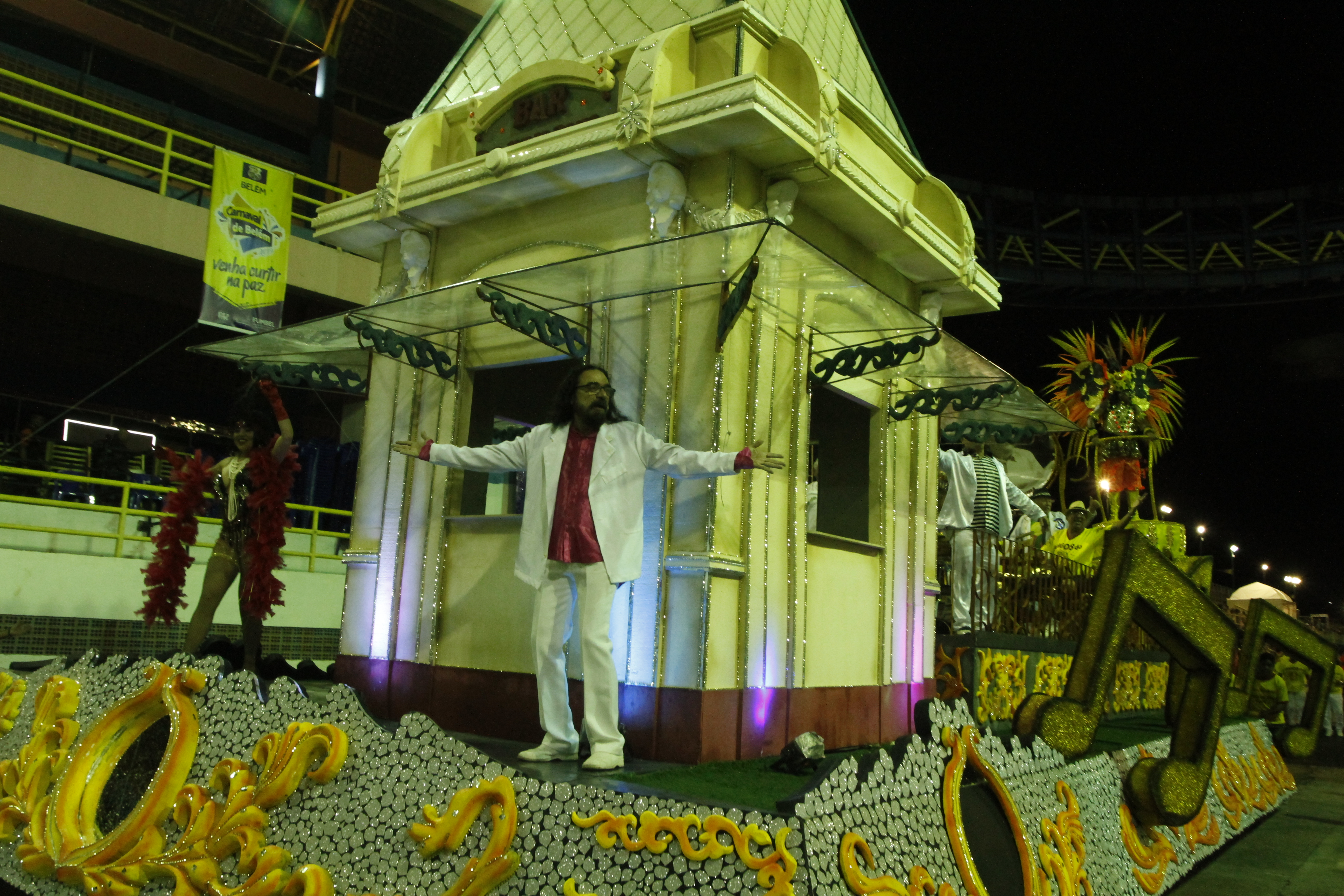 Dez escolas encerraram o desfile do Carnaval oficial de Belém