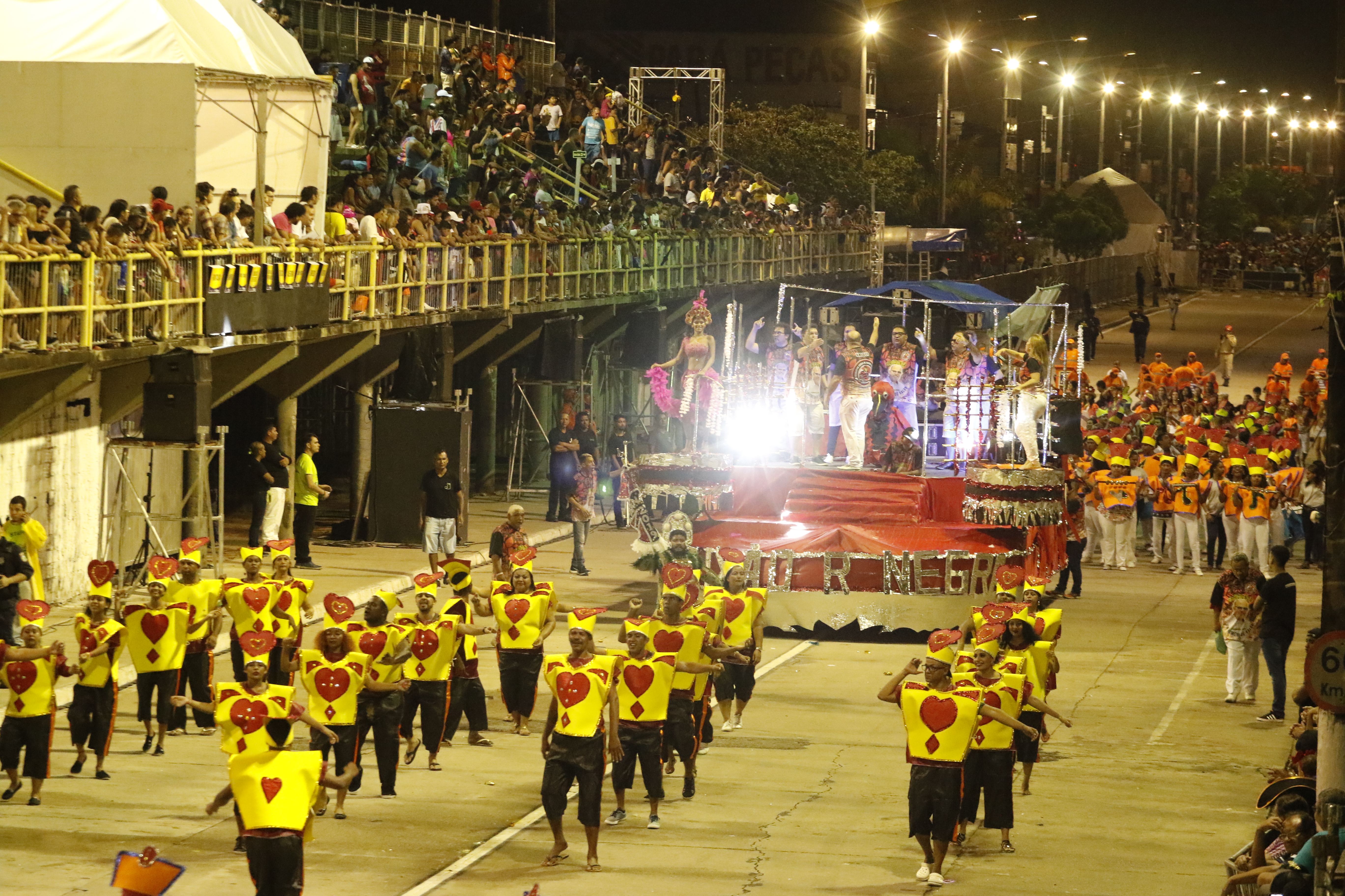 Dez escolas encerraram o desfile do Carnaval oficial de Belém