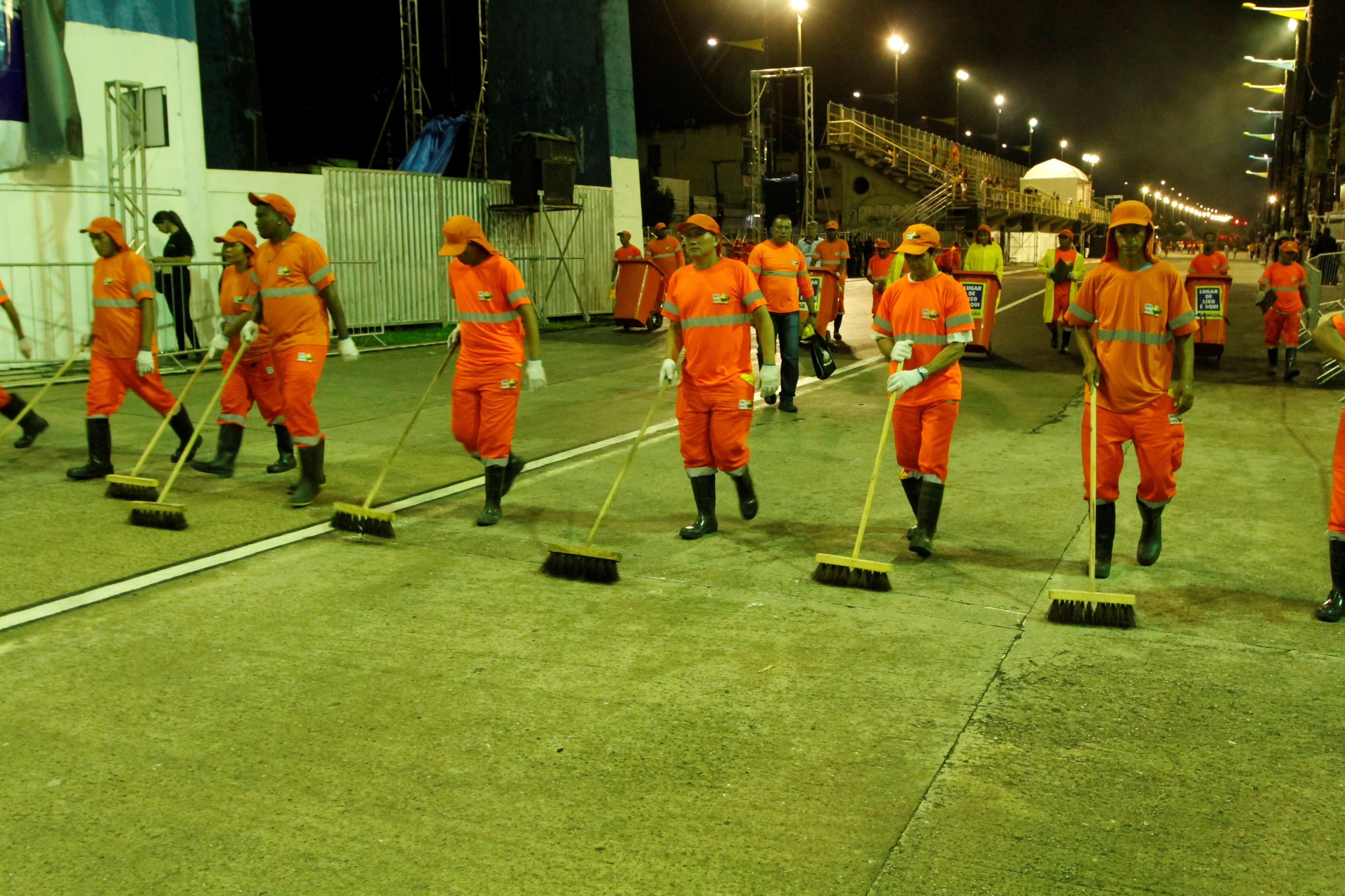 Dez escolas encerraram o desfile do Carnaval oficial de Belém