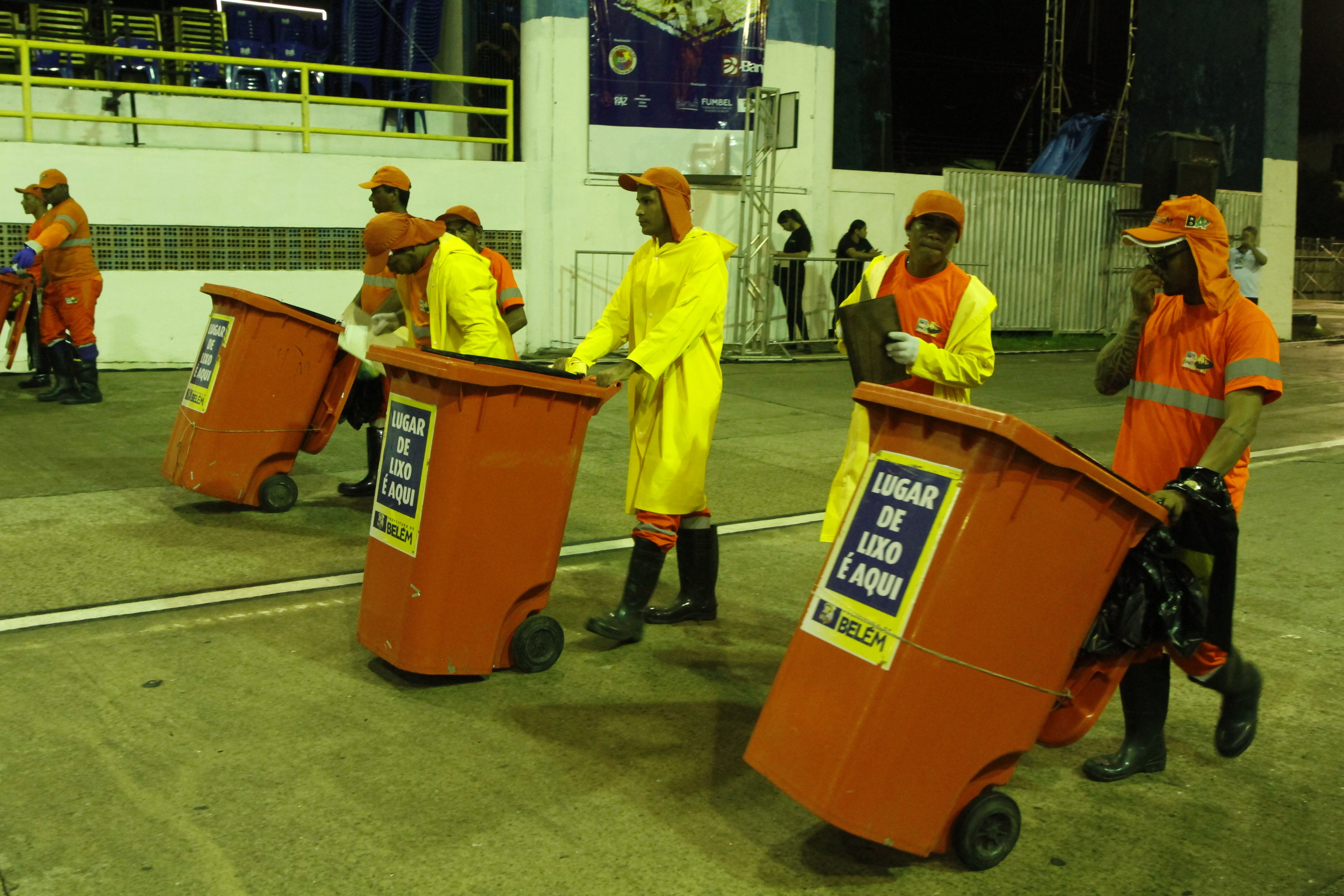 Dez escolas encerraram o desfile do Carnaval oficial de Belém