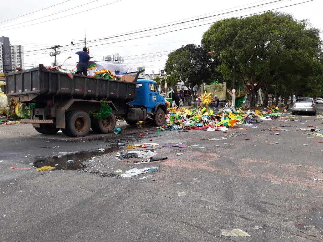 Bloco da Sesan fez a limpeza completa da avenida do samba nos três dias do desfile oficial