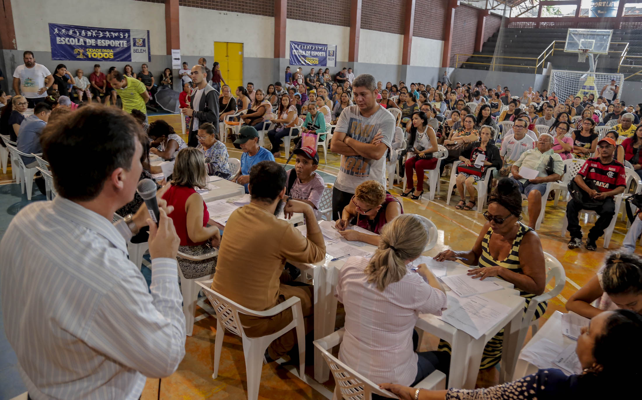 Contemplados do Residencial Quinta dos Paricás assinam contrato dos imóveis