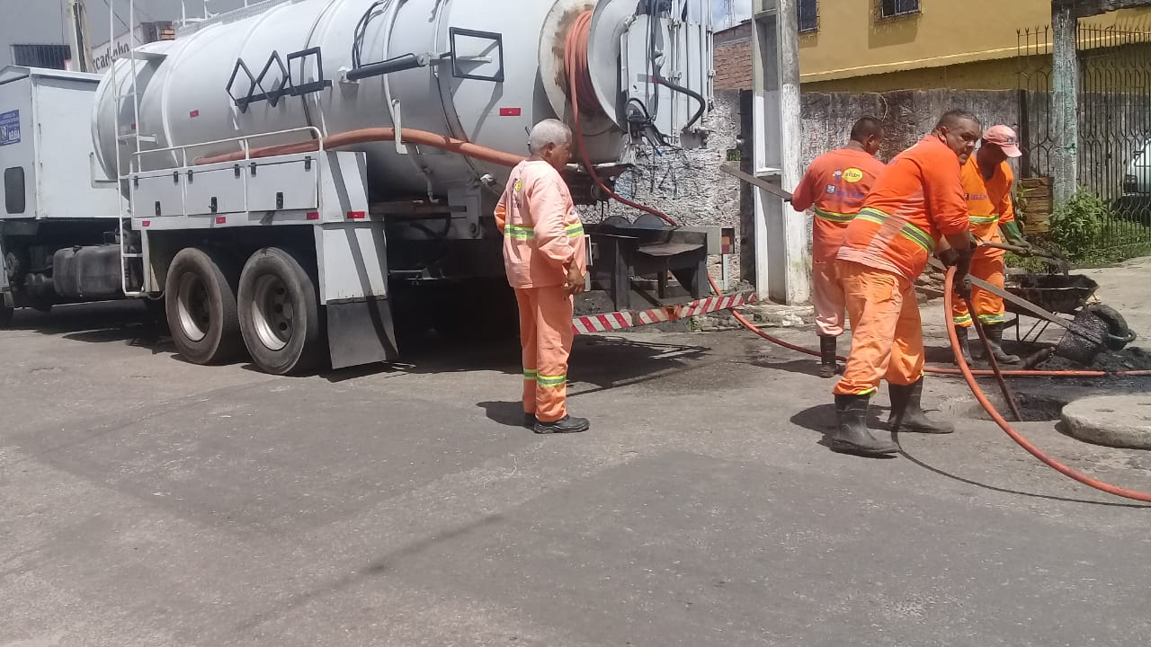 Prefeitura intensifica ações de limpeza e desobstrução de bueiros