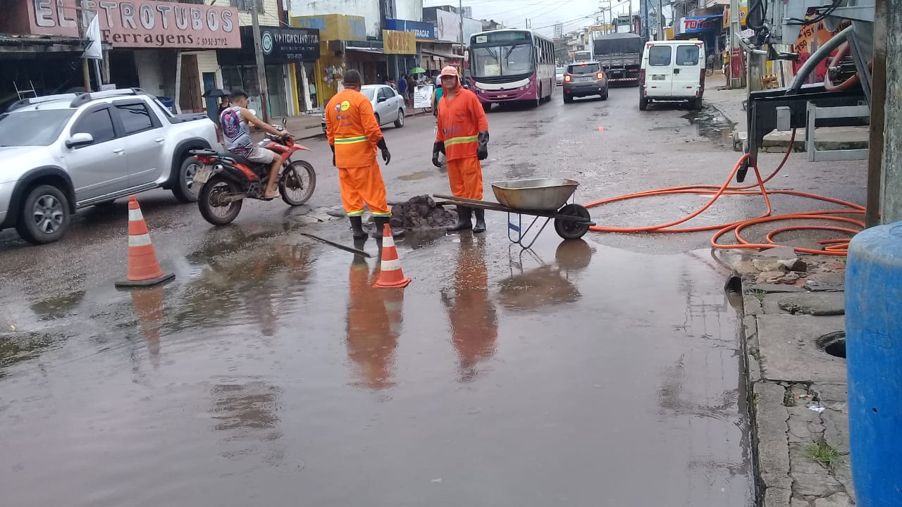 Prefeitura intensifica ações de limpeza e desobstrução de bueiros